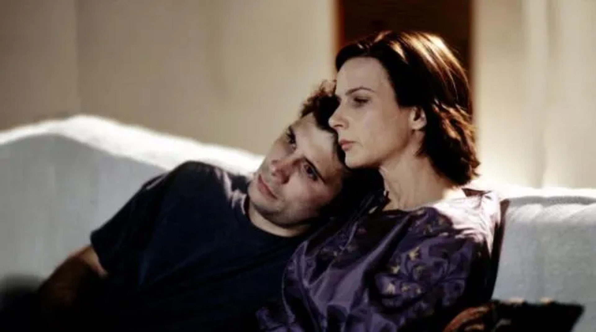 Jeremy Sisto and Rachel Griffiths in Six Feet Under (2001)