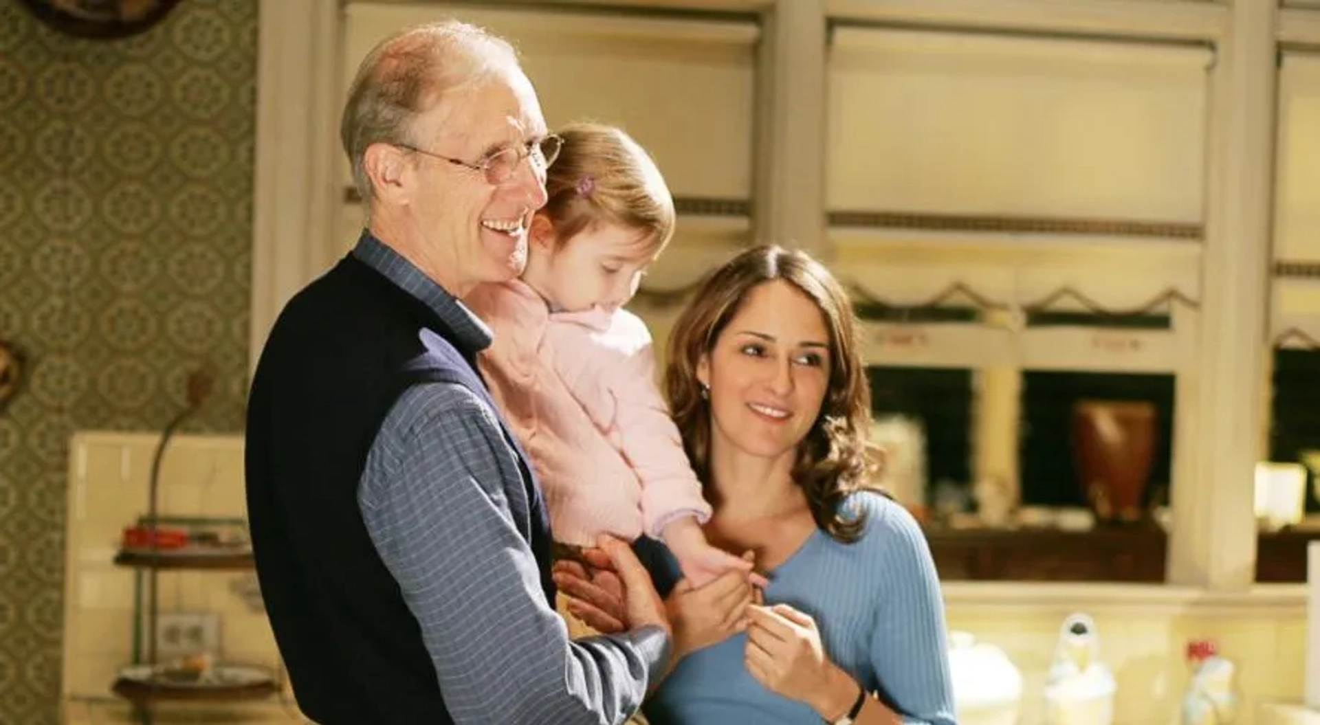 James Cromwell, Tina Holmes, Brenna Tosh, and Bronwyn Tosh in Six Feet Under (2001)