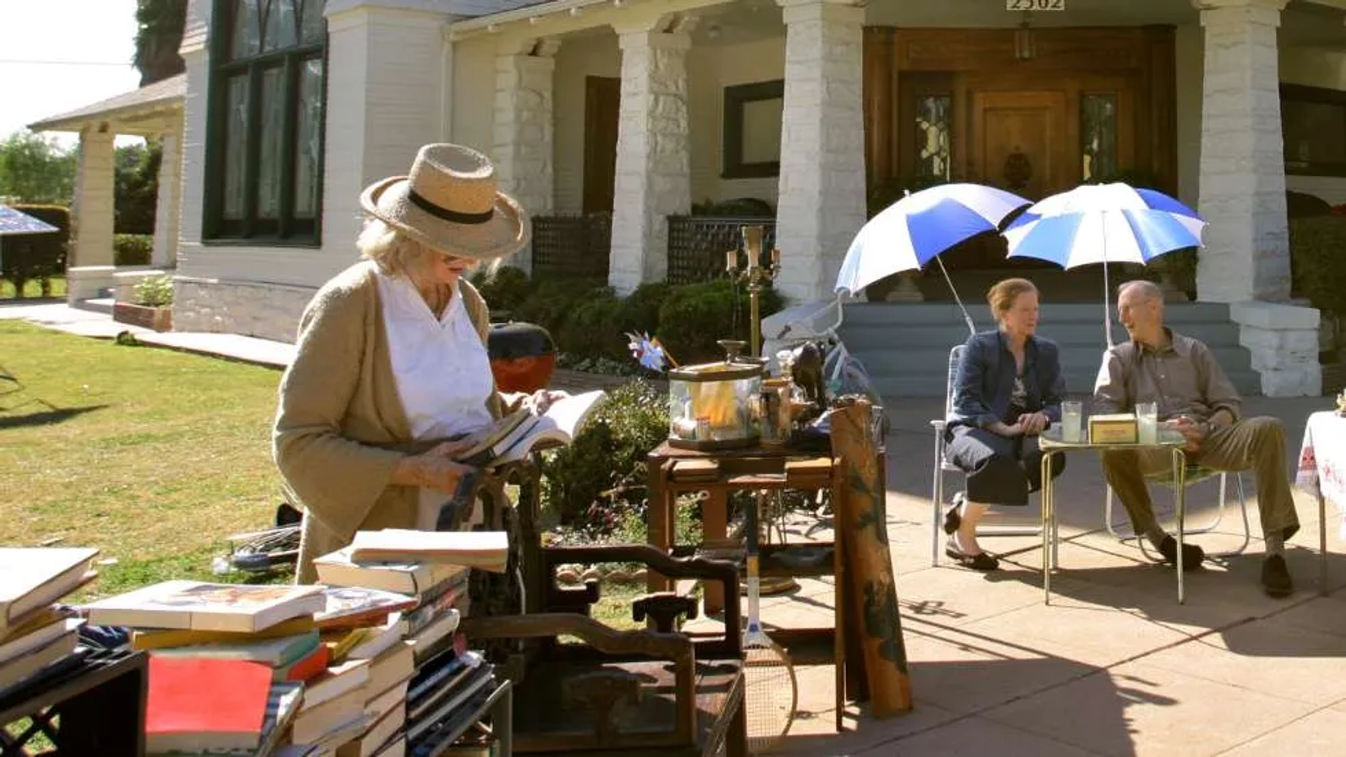 James Cromwell and Frances Conroy in Six Feet Under (2001)