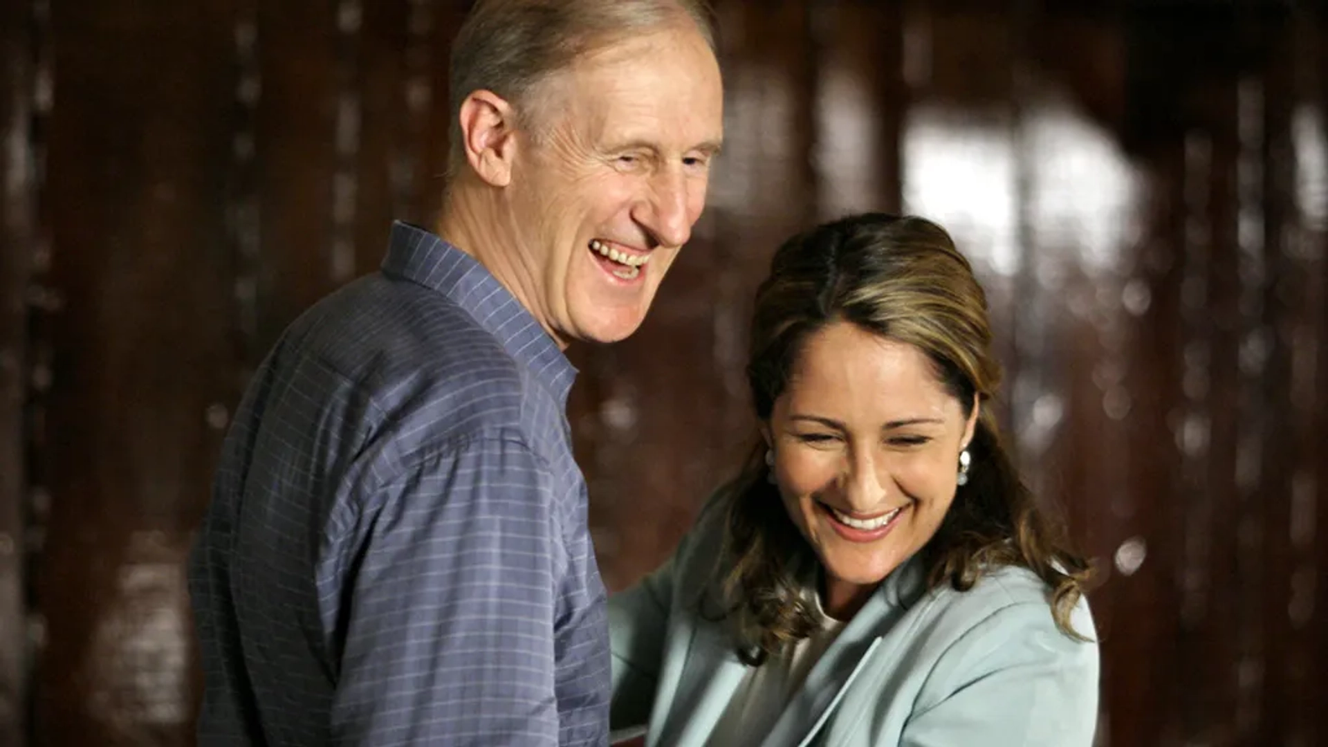 James Cromwell and Tina Holmes in Six Feet Under (2001)