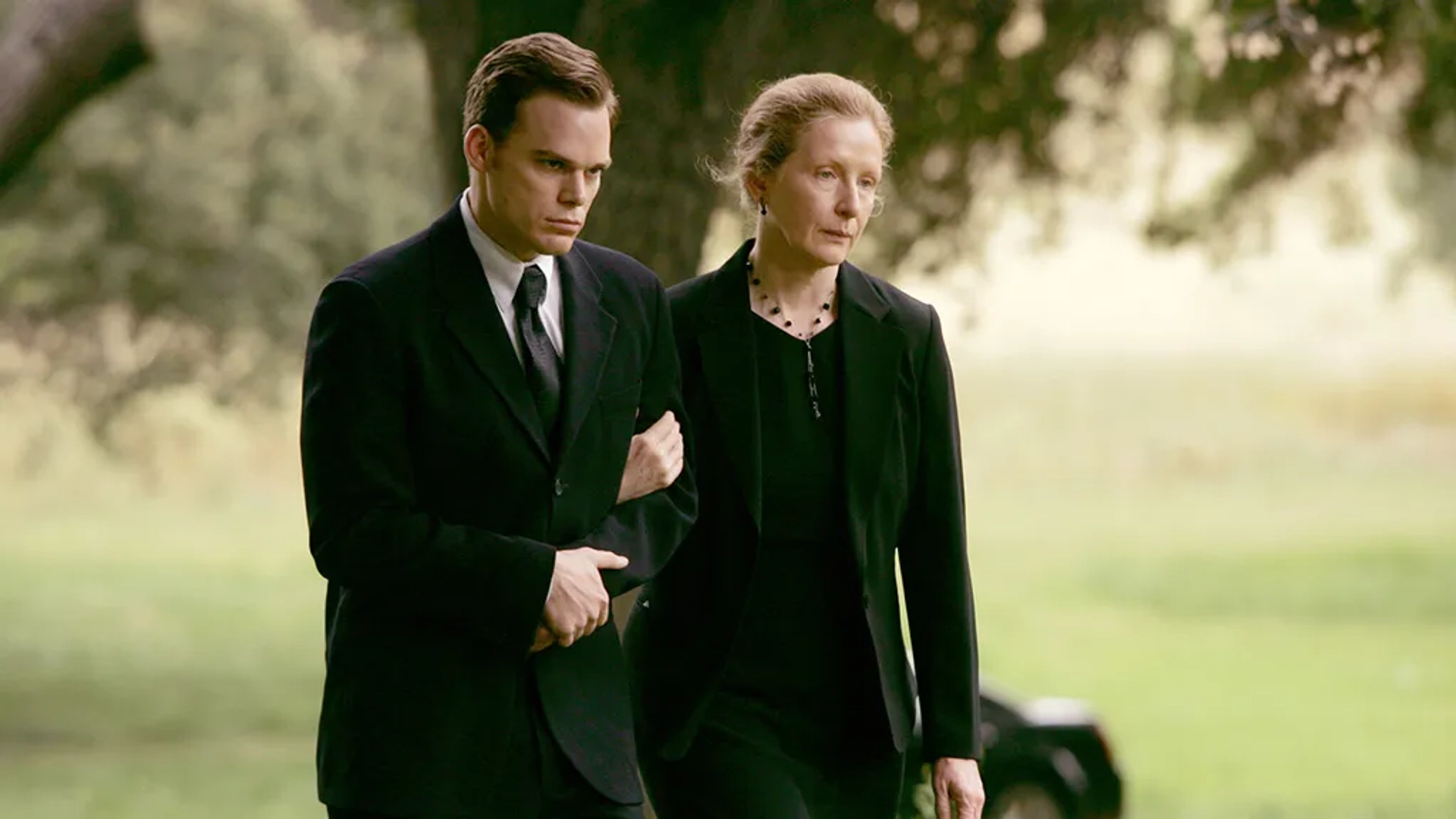 Frances Conroy and Michael C. Hall in Six Feet Under (2001)