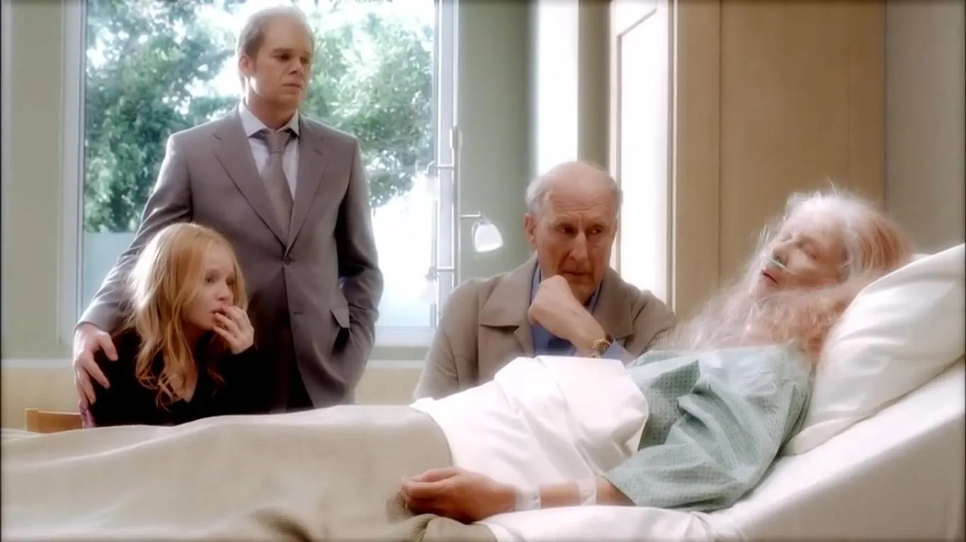 James Cromwell, Lauren Ambrose, Frances Conroy, and Michael C. Hall in Six Feet Under (2001)