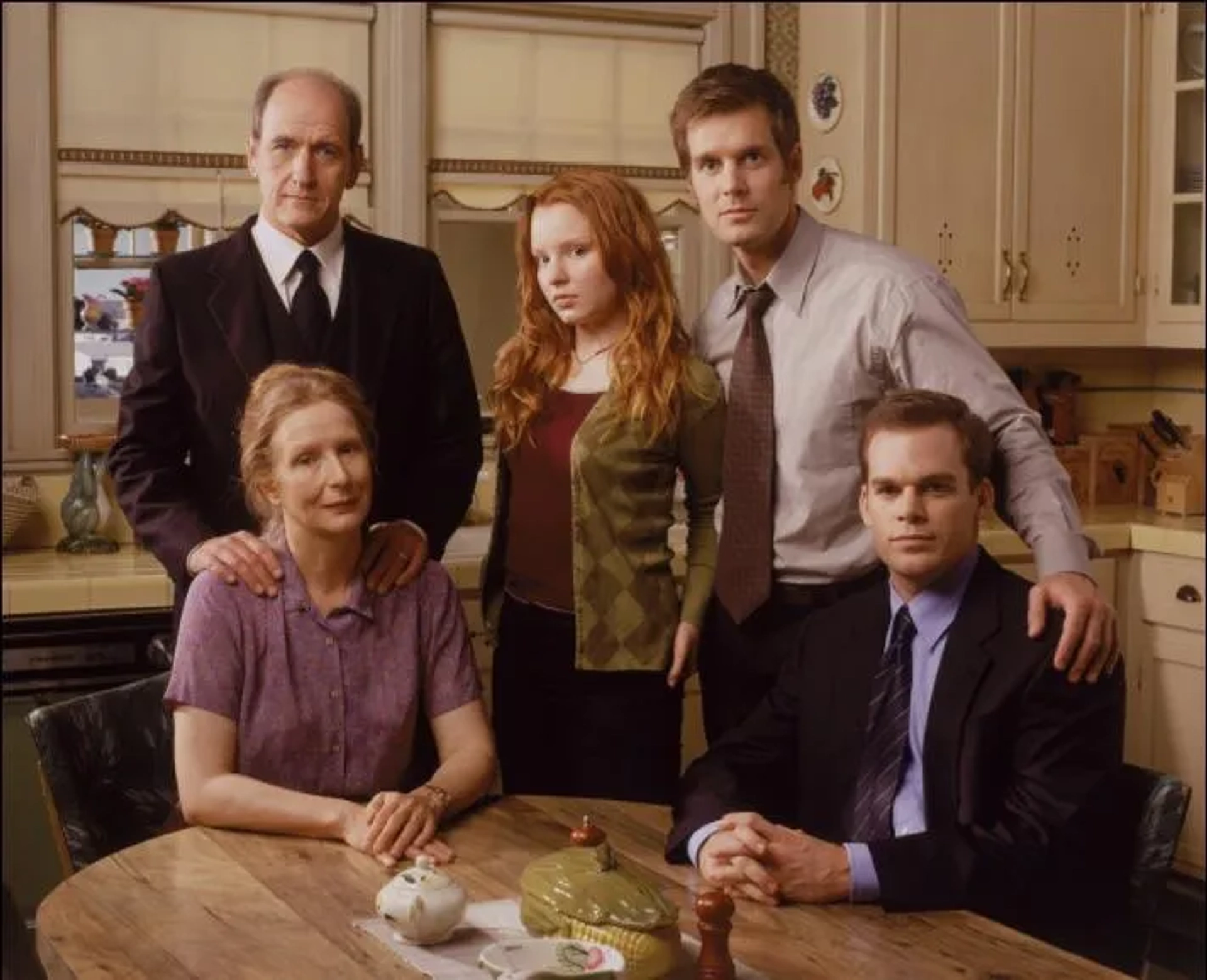 Lauren Ambrose, Frances Conroy, Michael C. Hall, Richard Jenkins, and Peter Krause in Six Feet Under (2001)