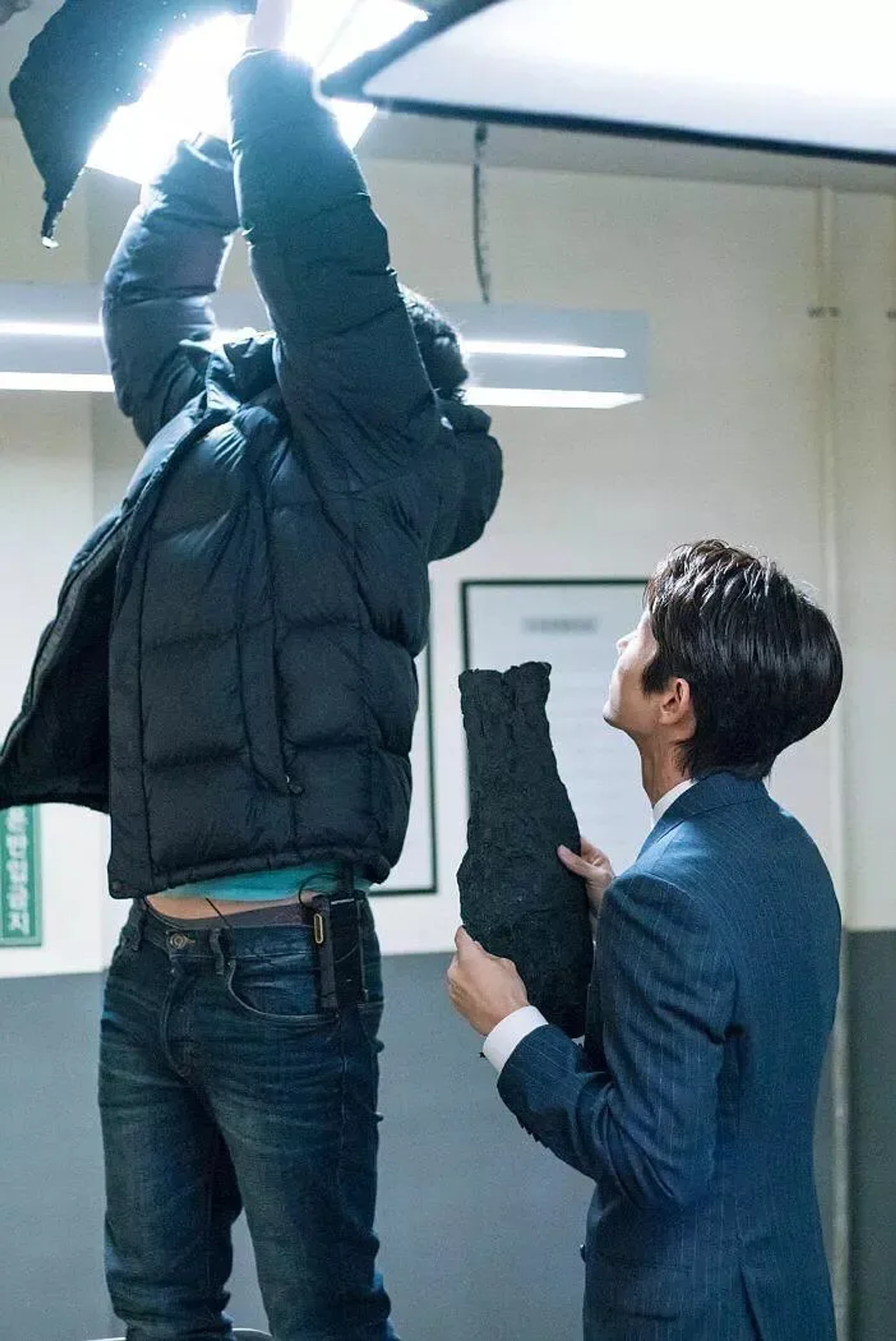 Lee Joon-Gi in Lawless Lawyer (2018)