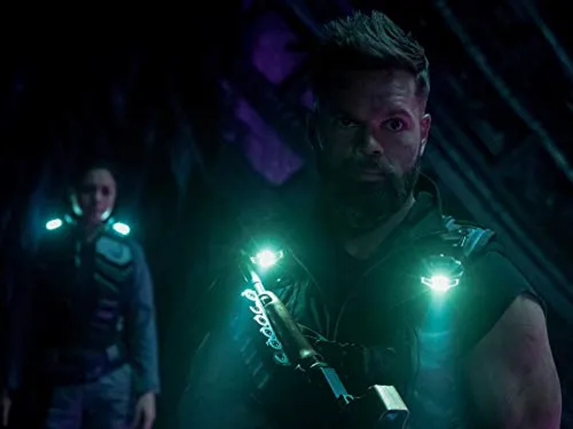 Wes Chatham and Jess Salgueiro in The Expanse (2015)