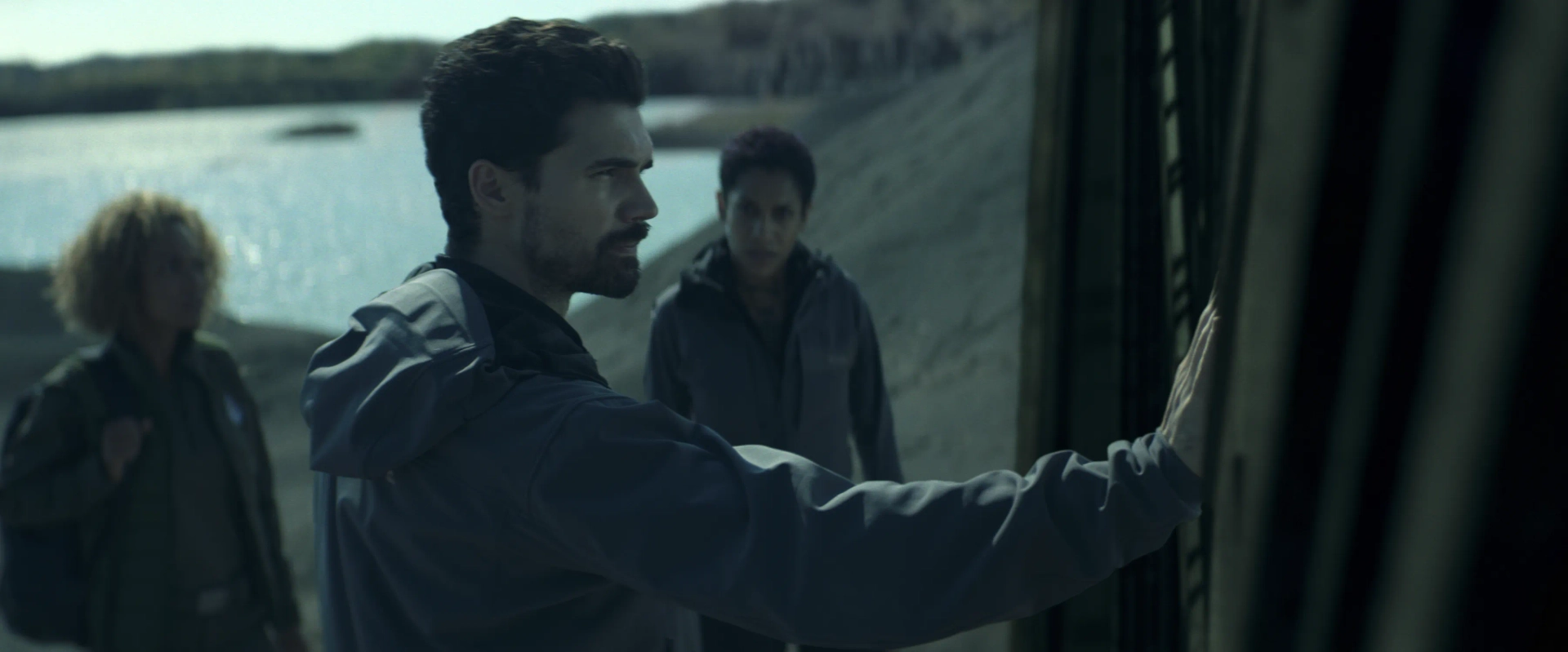 Steven Strait, Lyndie Greenwood, and Dominique Tipper in The Expanse (2015)