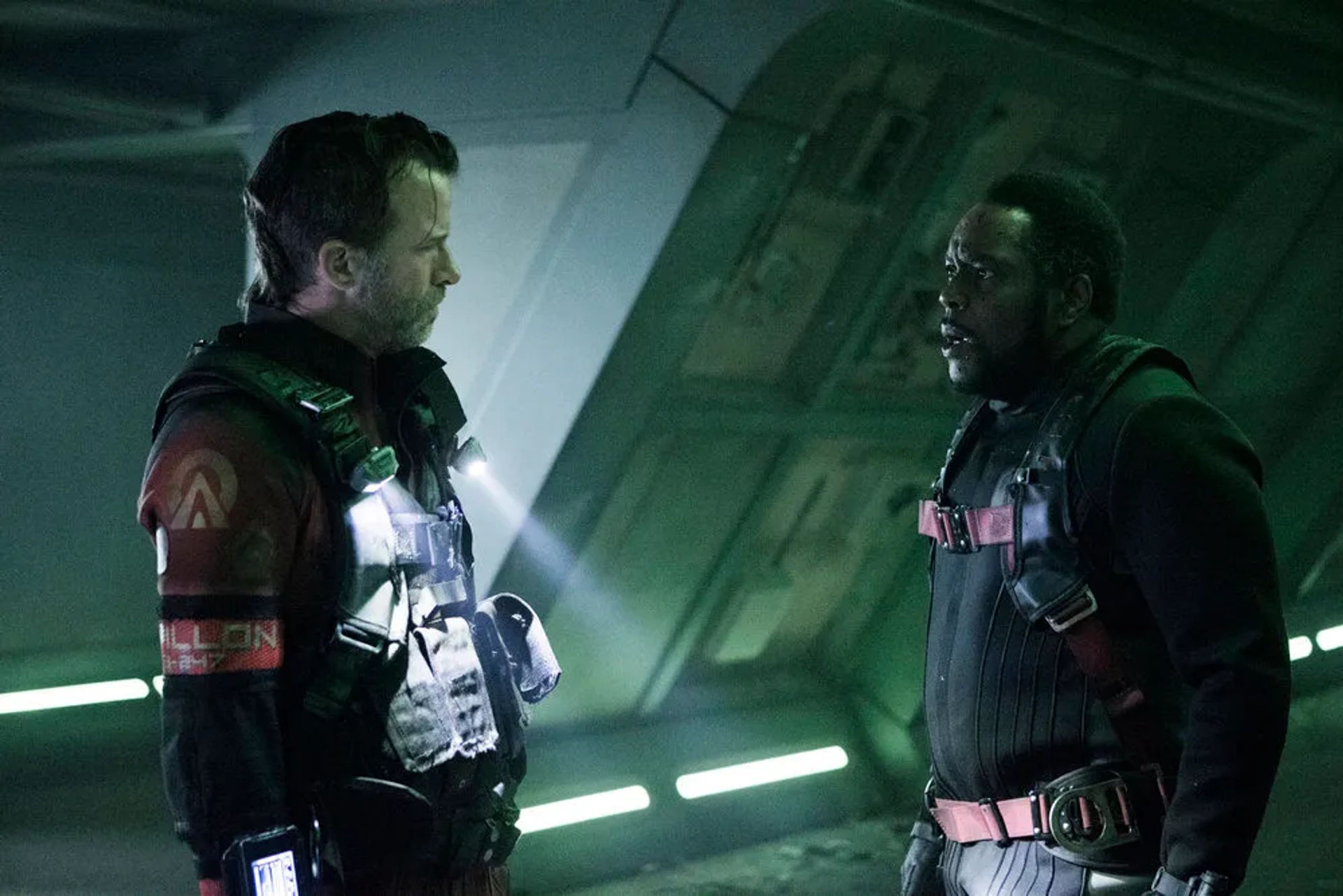 Thomas Jane and Chad L. Coleman in The Expanse (2015)