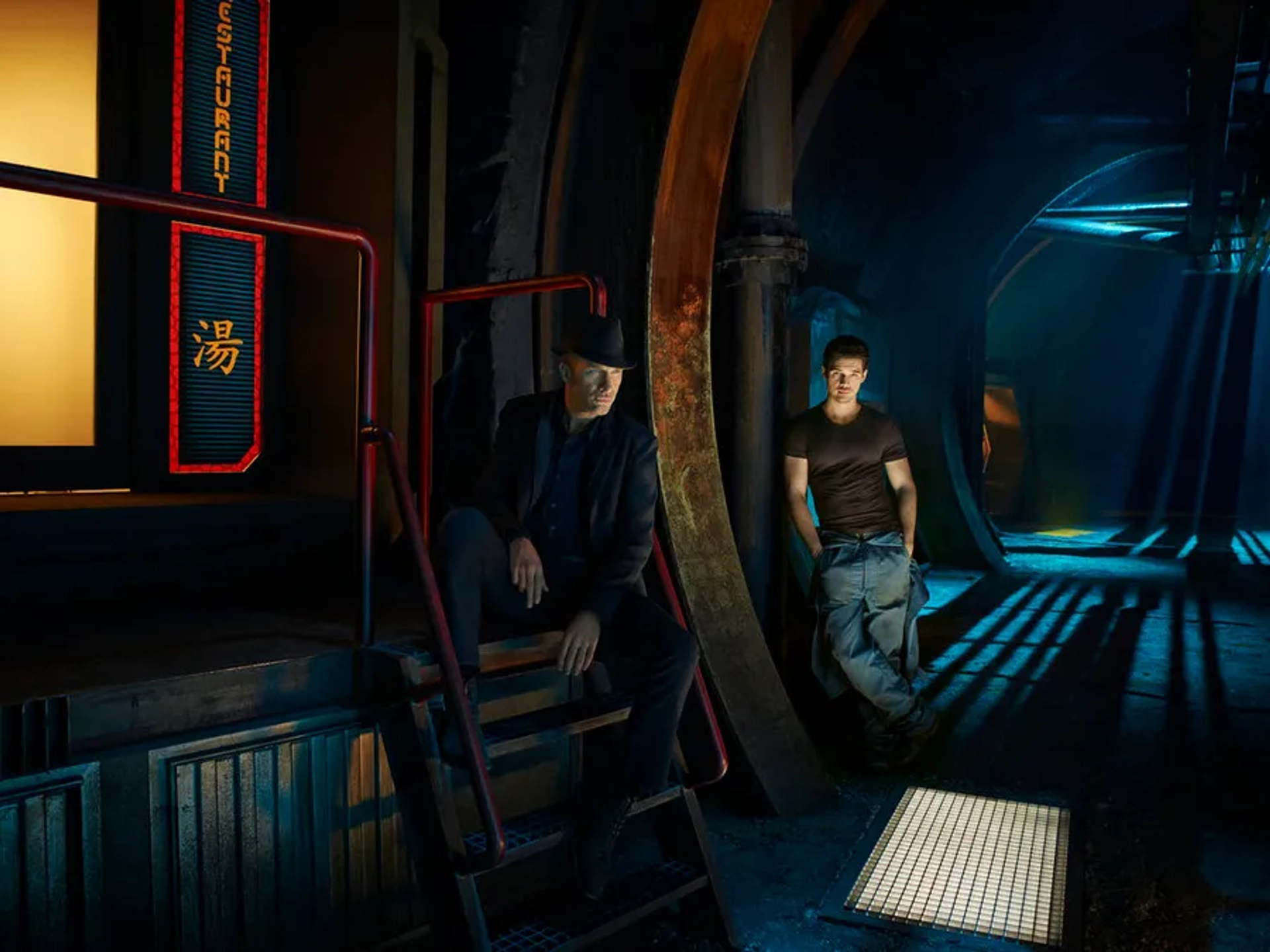 Thomas Jane and Steven Strait in The Expanse (2015)