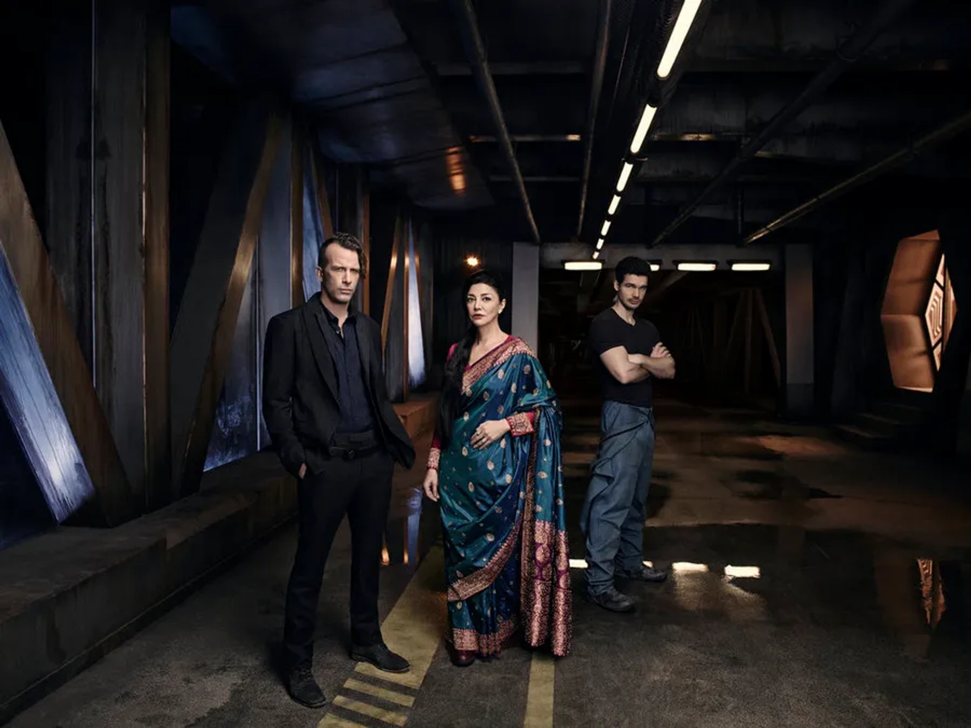 Thomas Jane, Shohreh Aghdashloo, and Steven Strait in The Expanse (2015)