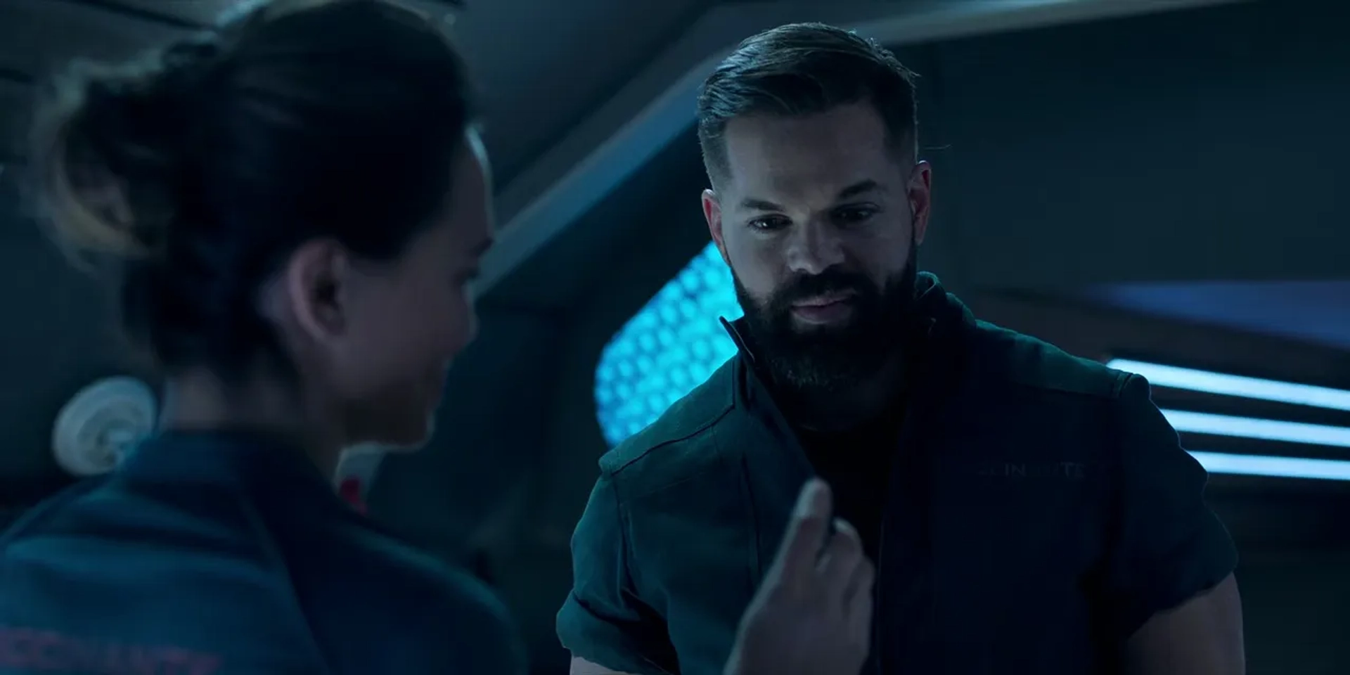 Wes Chatham and Nadine Nicole in The Expanse: Babylon's Ashes (2022)