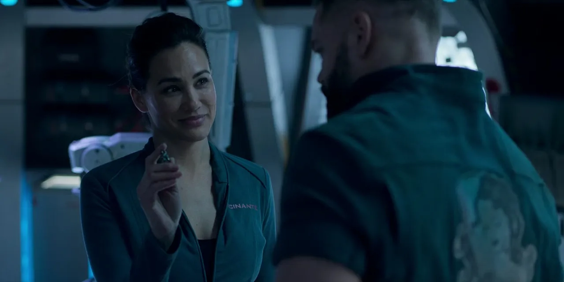 Wes Chatham and Nadine Nicole in The Expanse: Babylon's Ashes (2022)