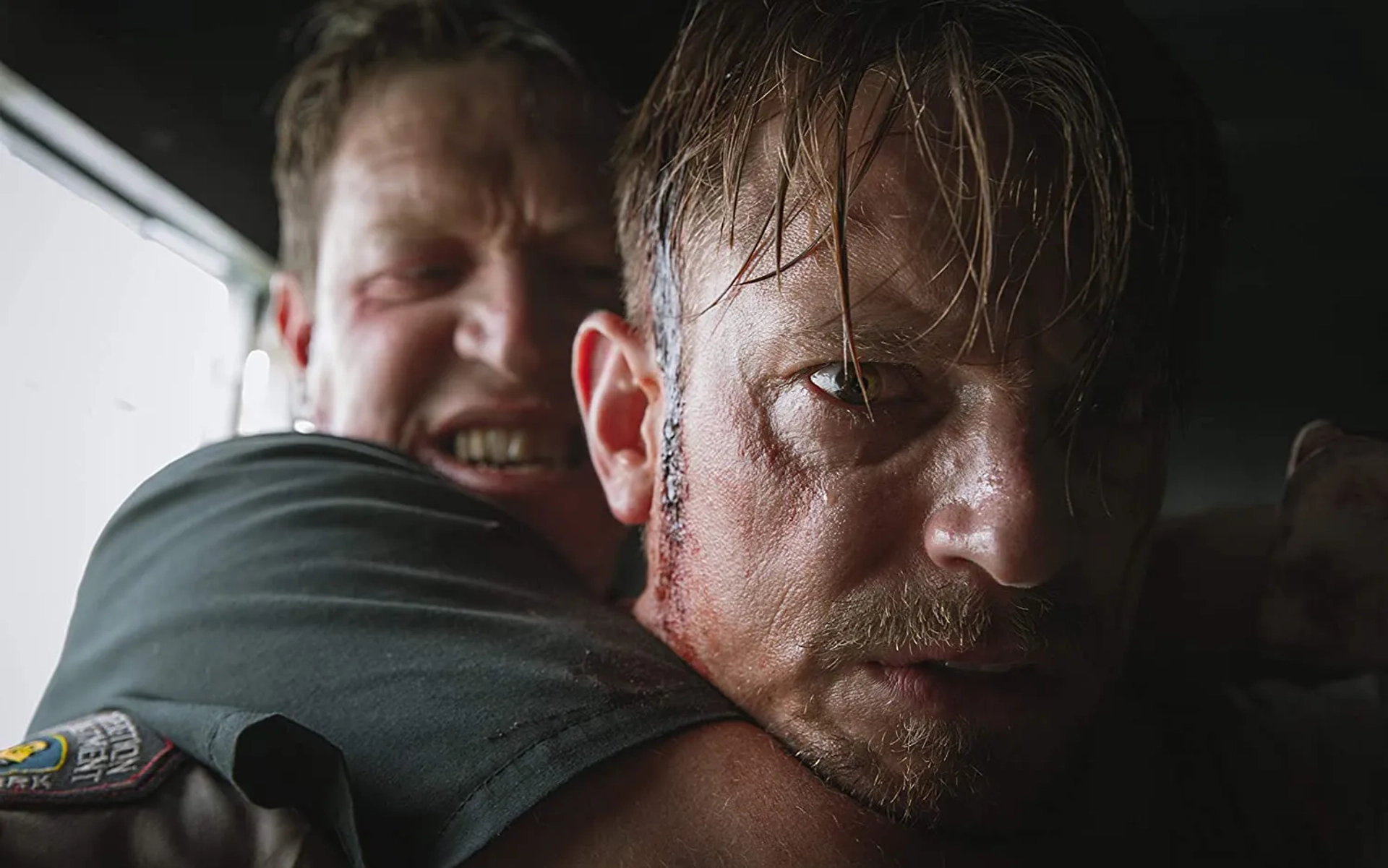 Sam Spruell and Joel Kinnaman in The Informer (2019)