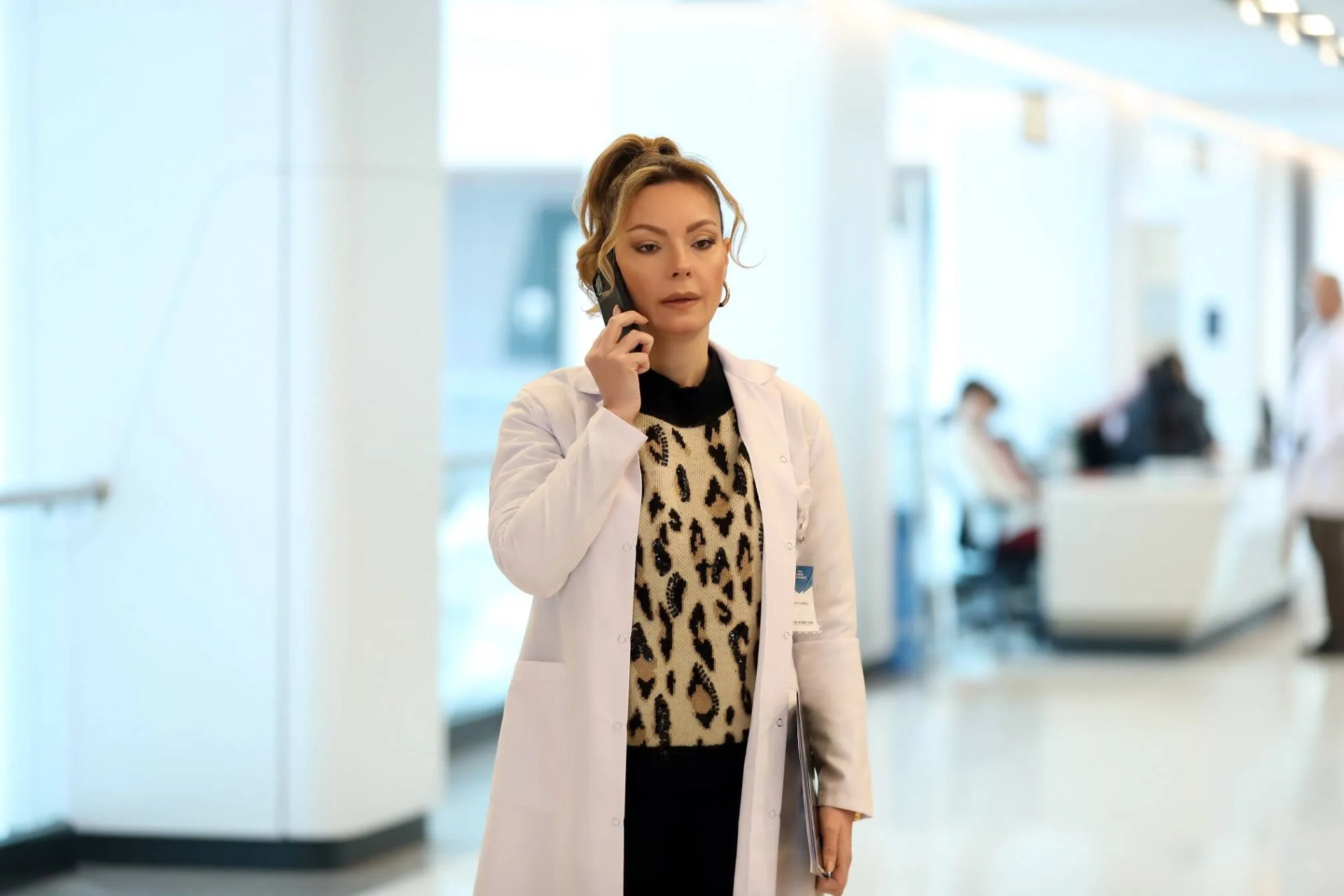 Özge Özder in The Unfaithful (2020)