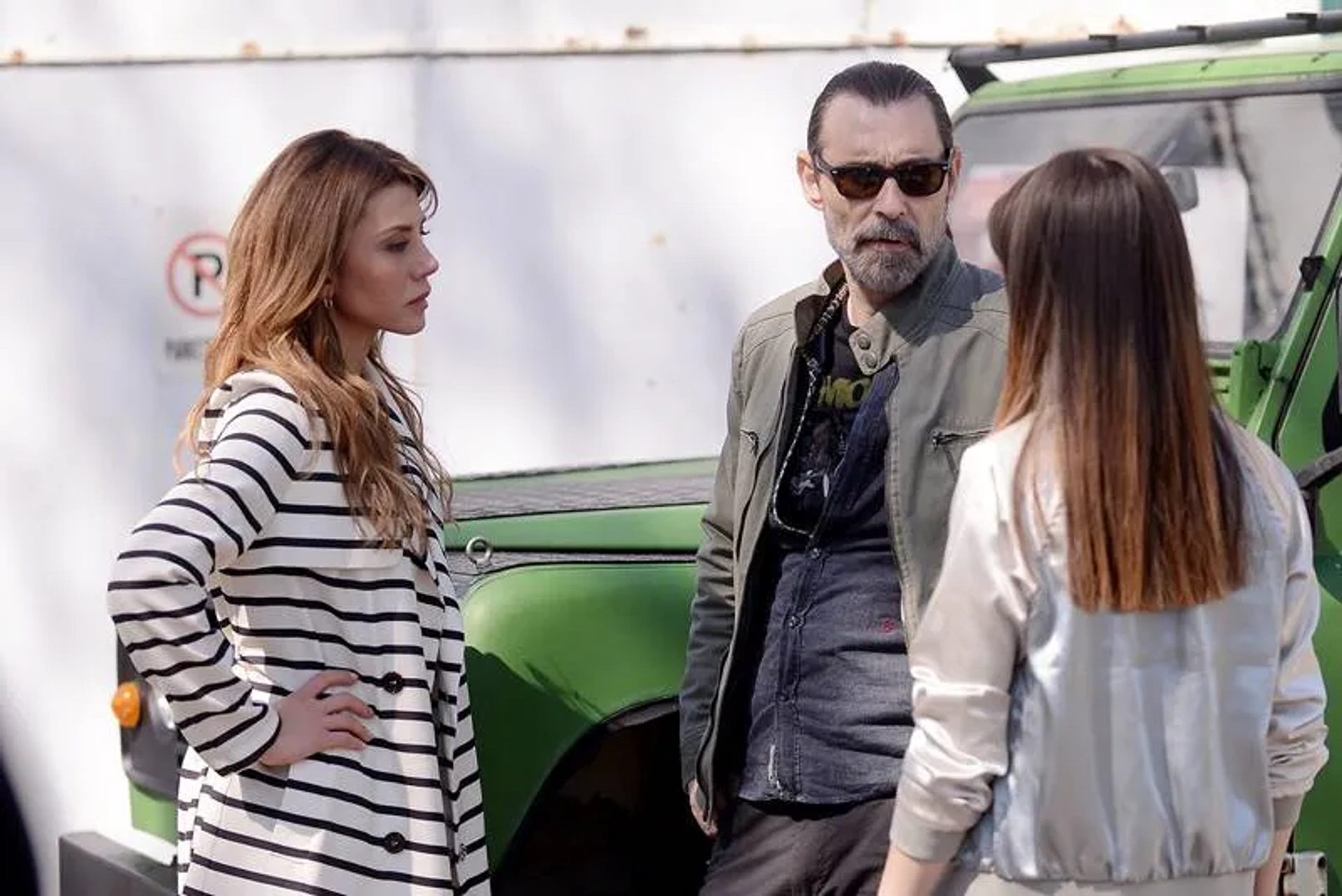 Erdal Besikçioglu, Gökçe Bahadir, and Almila Ada in Adi Efsane (2017)