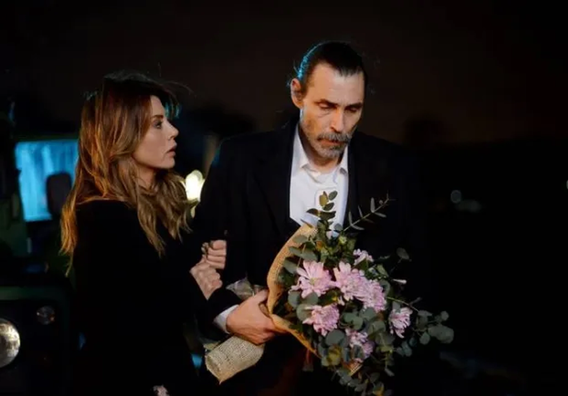 Erdal Besikçioglu and Gökçe Bahadir in Adi Efsane (2017)