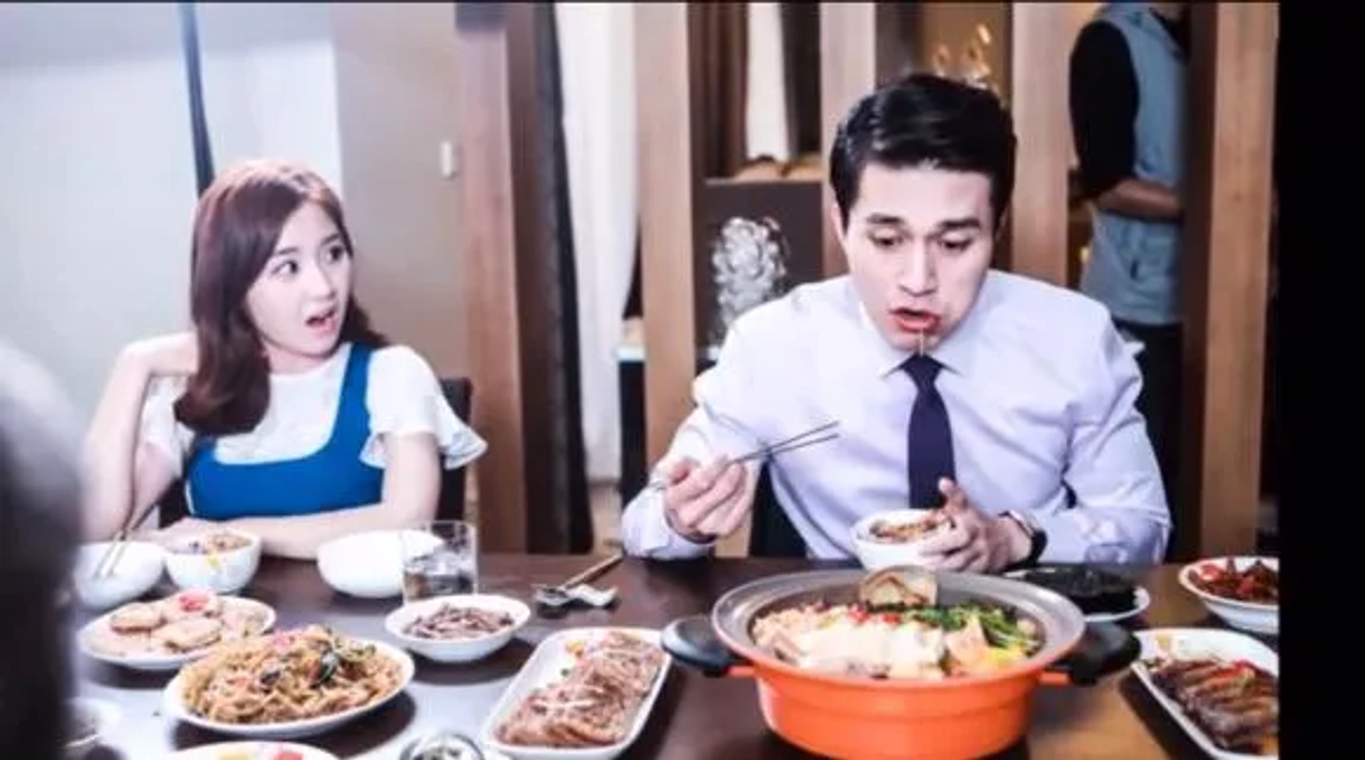 Lee Dong-wook and Yi-An Seo in Hotel King (2014)