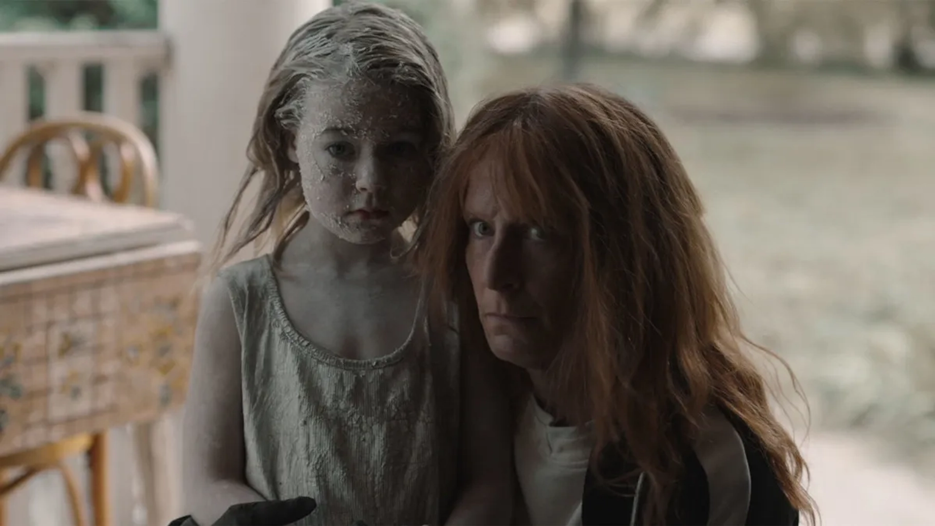 Paula Boudreau and Annelise Pollmann in Channel Zero (2016)