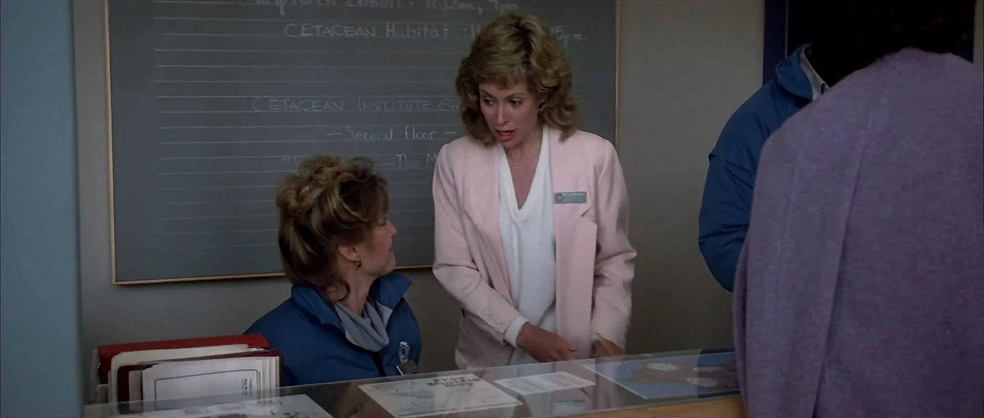 Monique DeSart and Catherine Hicks in Star Trek IV: The Voyage Home (1986)