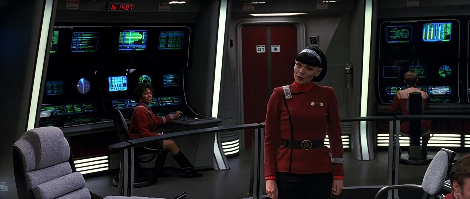 Kim Cattrall and Nichelle Nichols in Star Trek VI: The Undiscovered Country (1991)