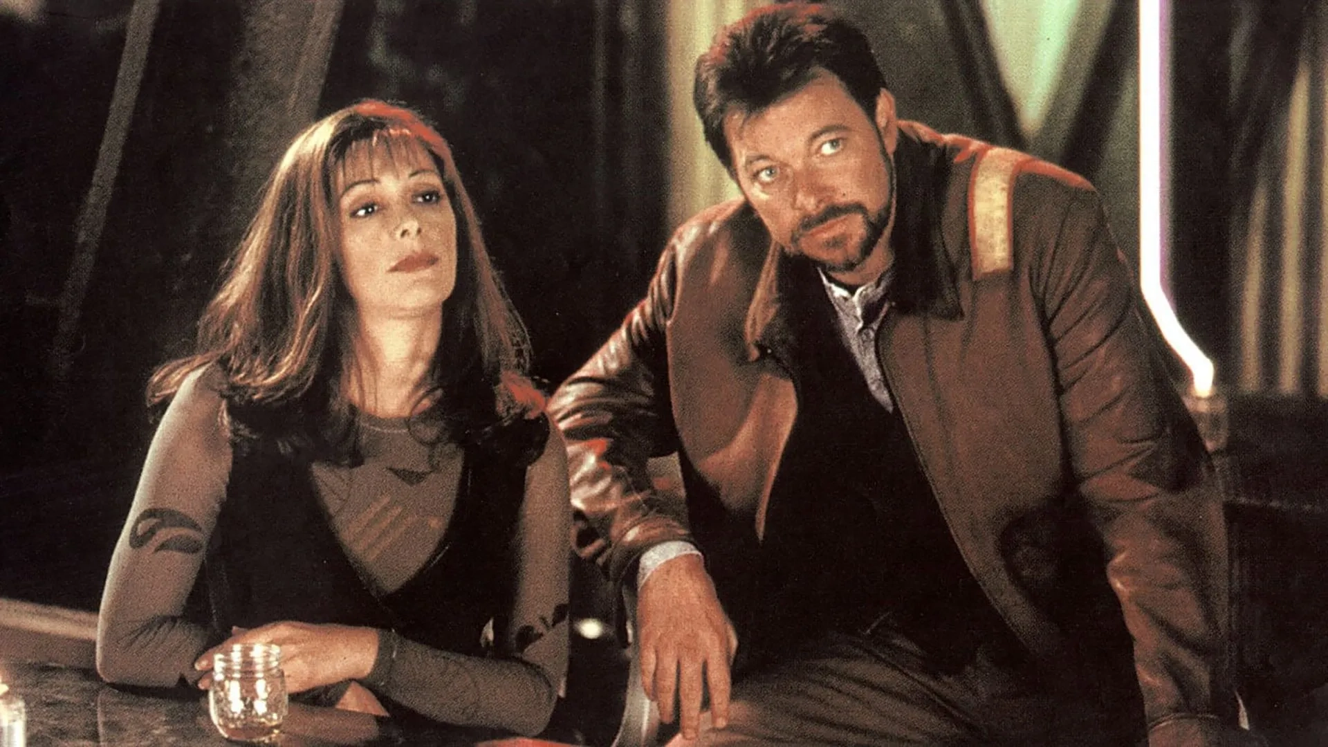 Jonathan Frakes and Marina Sirtis in Star Trek: First Contact (1996)