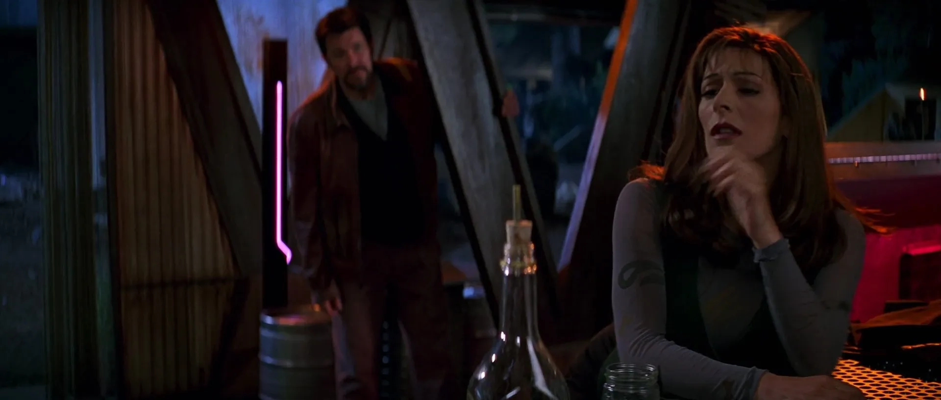 Jonathan Frakes and Marina Sirtis in Star Trek: First Contact (1996)