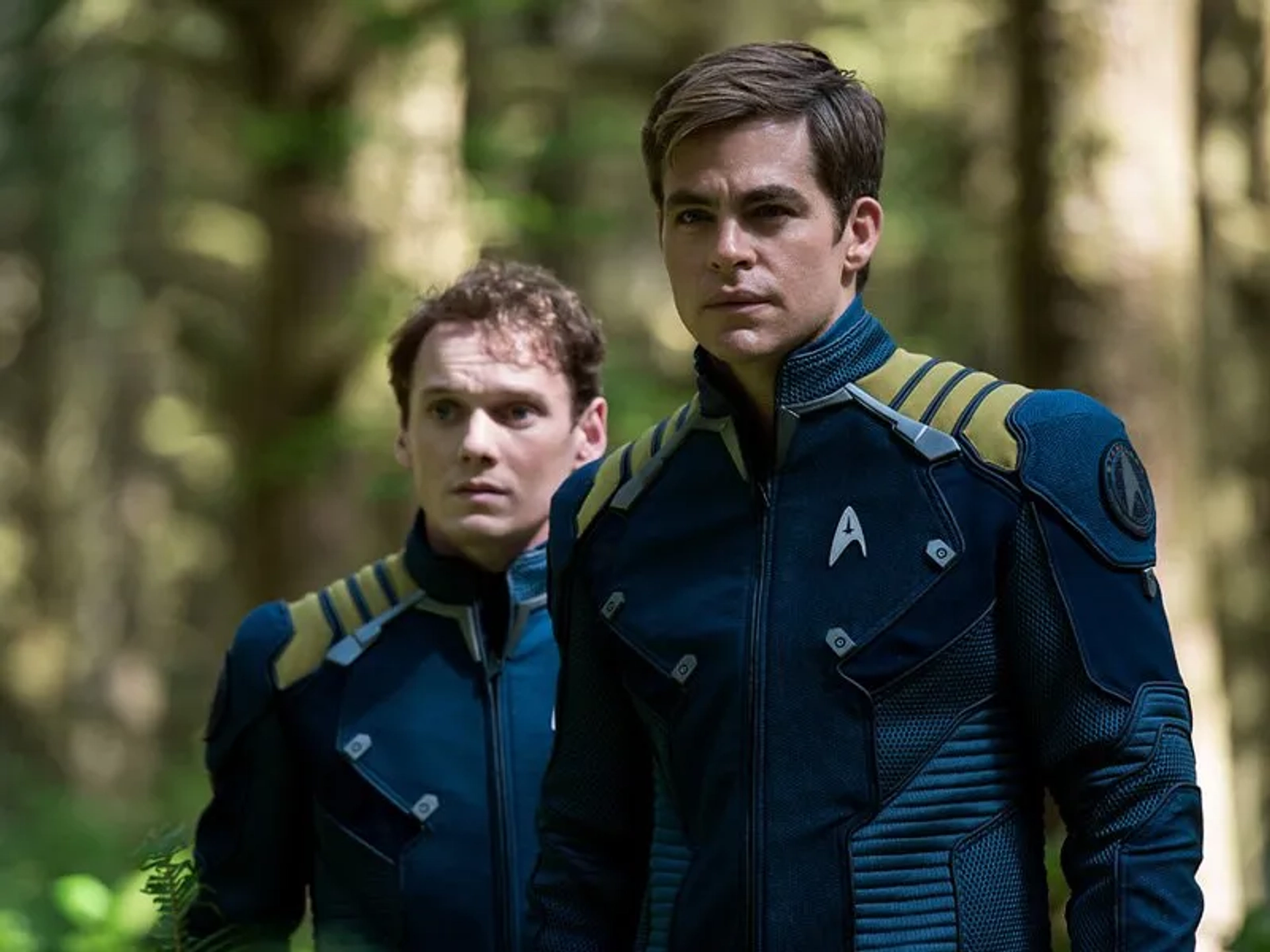 Anton Yelchin and Chris Pine in Star Trek Beyond (2016)