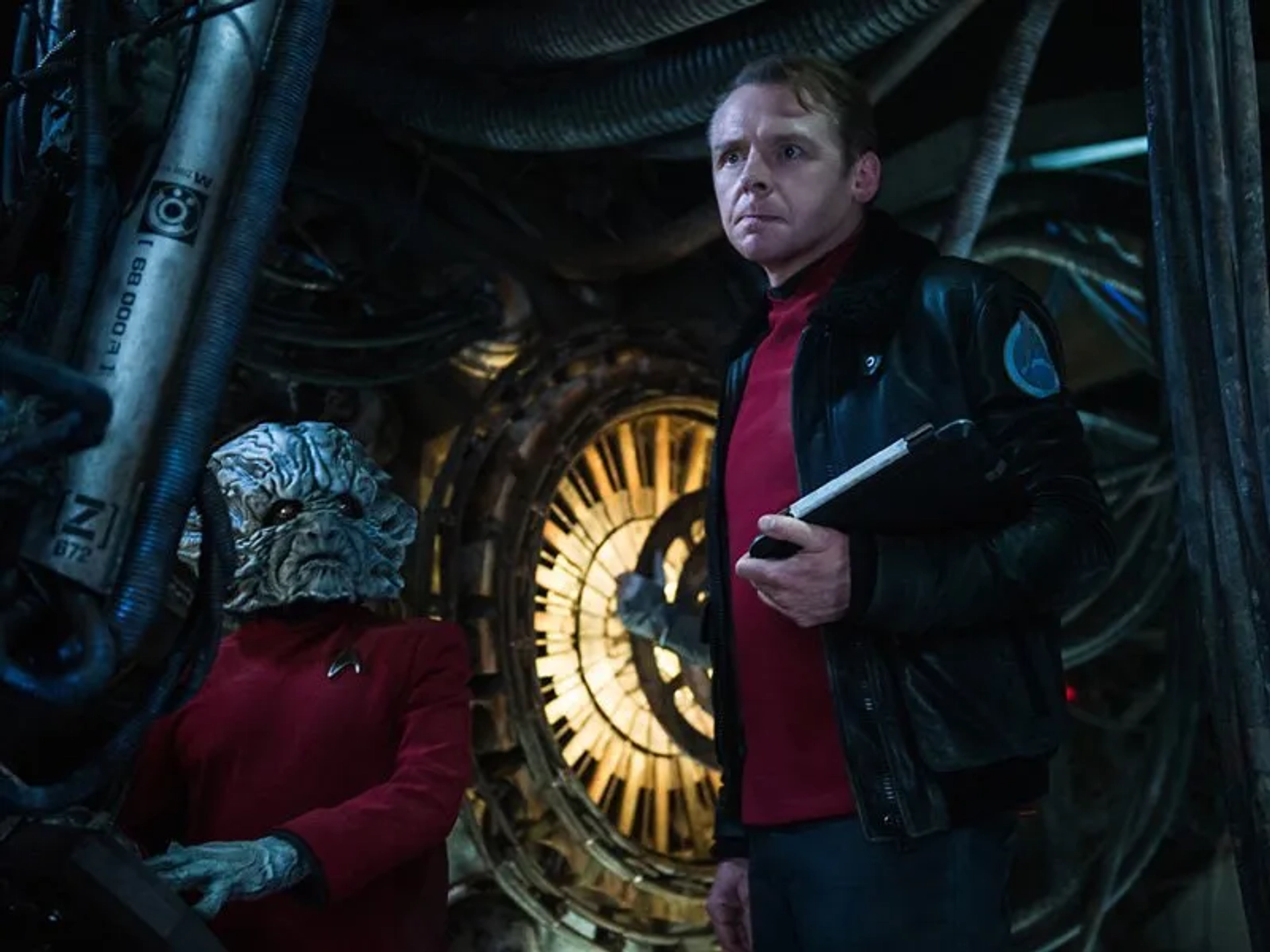 Simon Pegg and Deep Roy in Star Trek Beyond (2016)