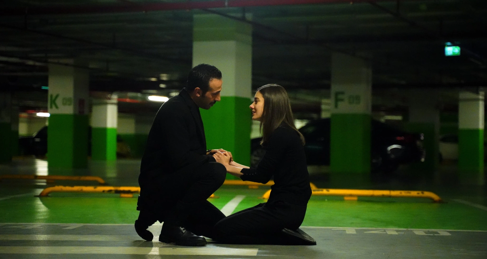 Ersin Arici and Beril Pozam in Golden Boy (2022)