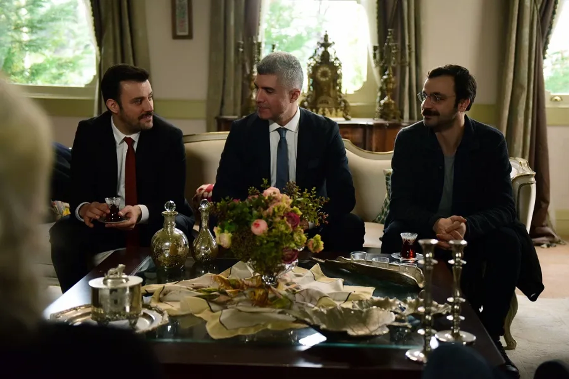 Özcan Deniz, Salih Bademci, and Güven Murat Akpinar in Istanbullu Gelin (2017)