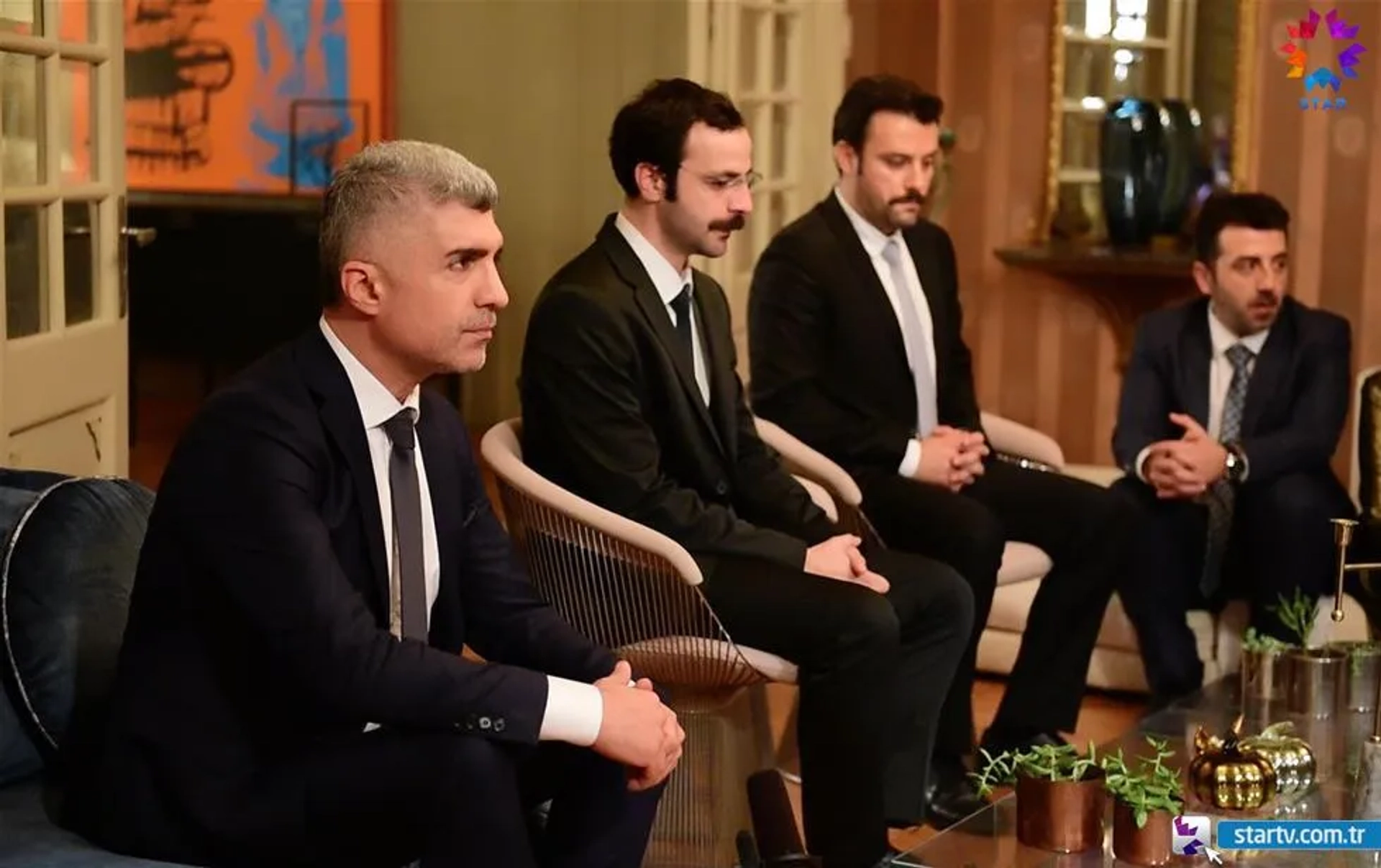 Özcan Deniz, Salih Bademci, and Güven Murat Akpinar in Istanbullu Gelin (2017)