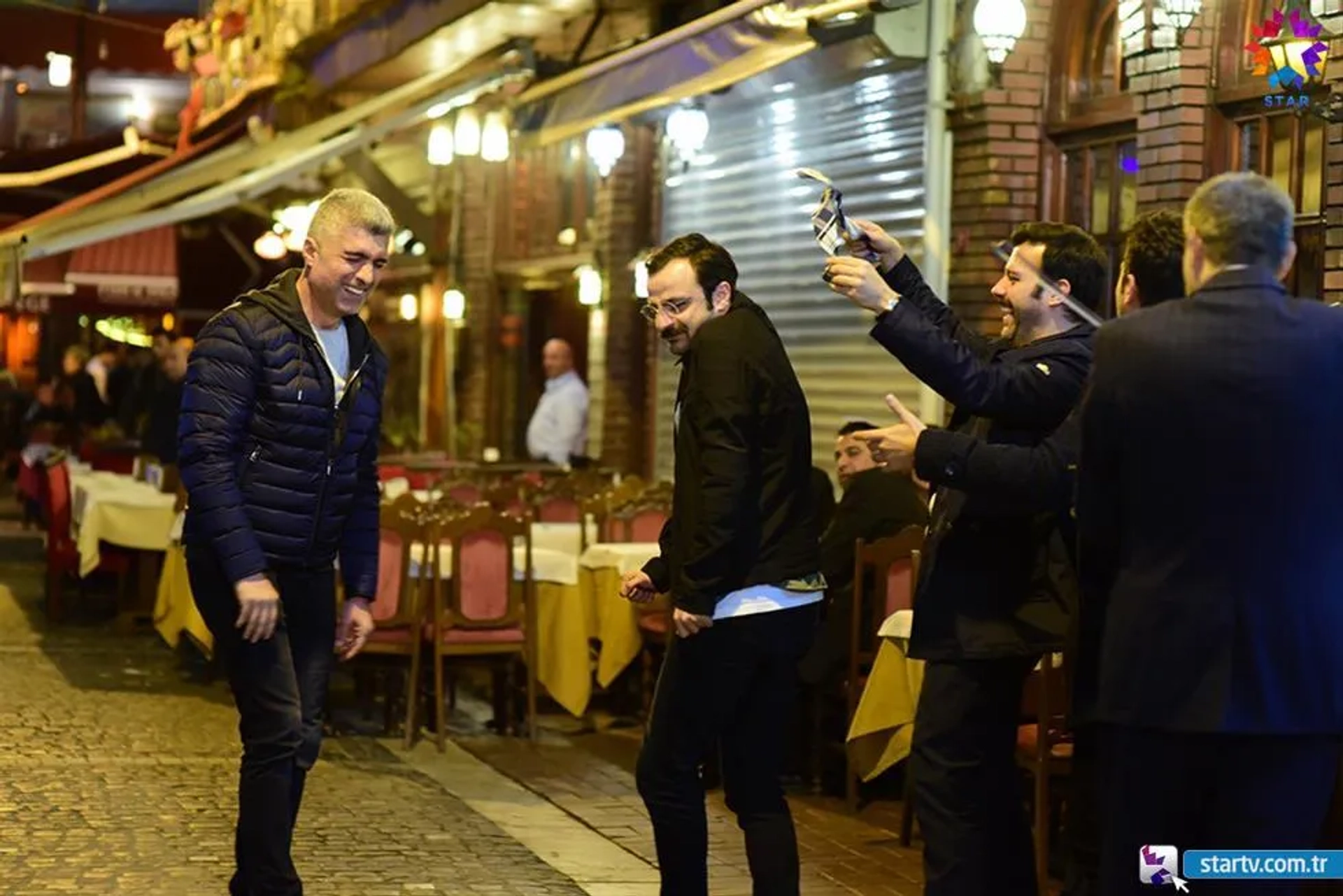 Özcan Deniz, Salih Bademci, and Güven Murat Akpinar in Istanbullu Gelin (2017)