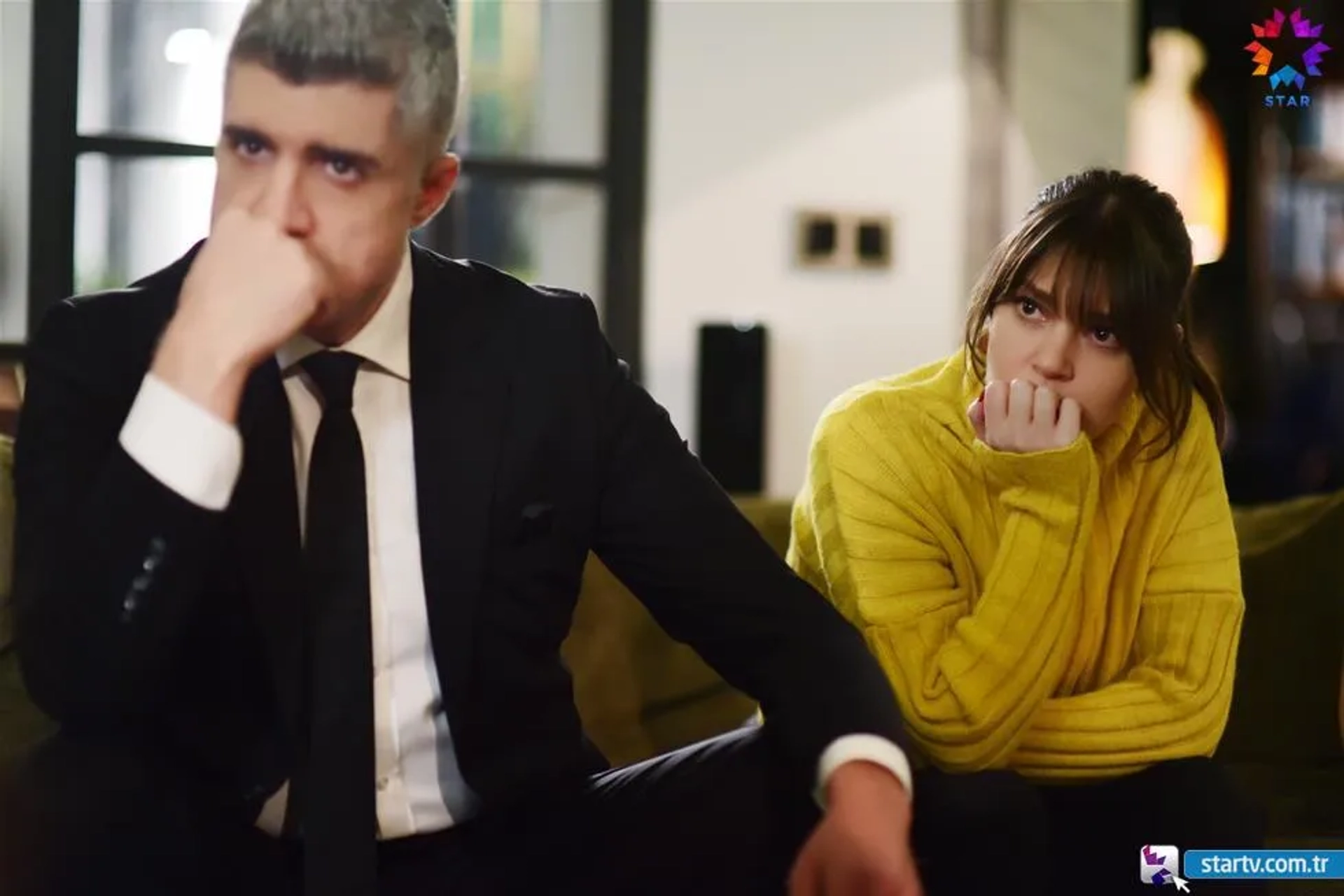 Özcan Deniz and Asli Enver in Istanbullu Gelin (2017)