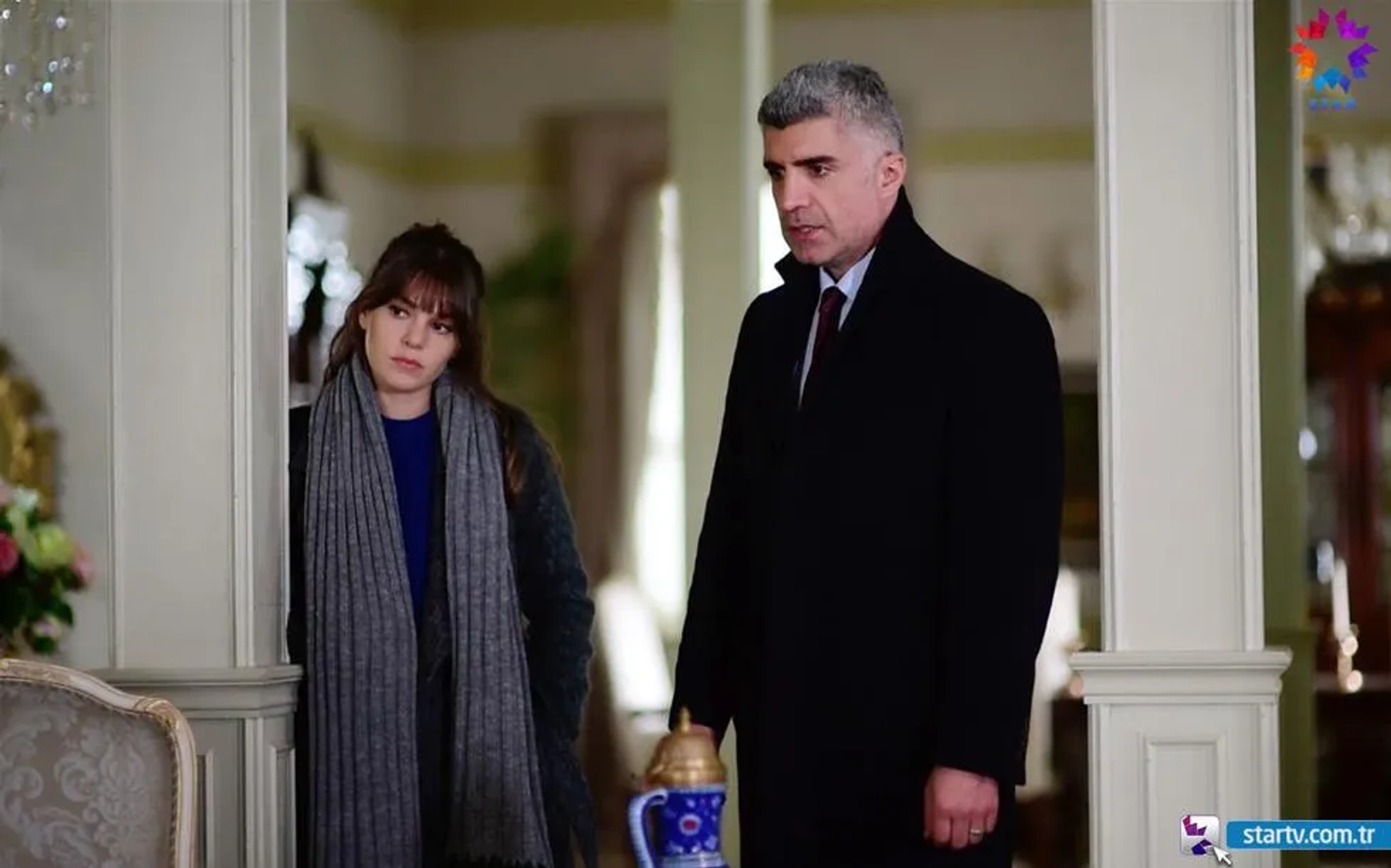 Özcan Deniz and Asli Enver in Istanbullu Gelin (2017)