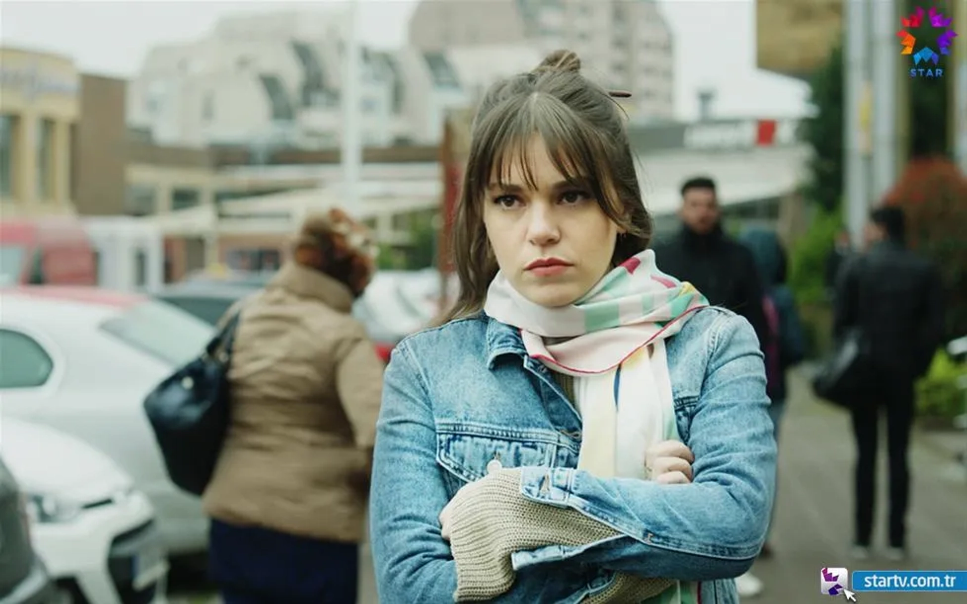 Asli Enver in Istanbullu Gelin (2017)