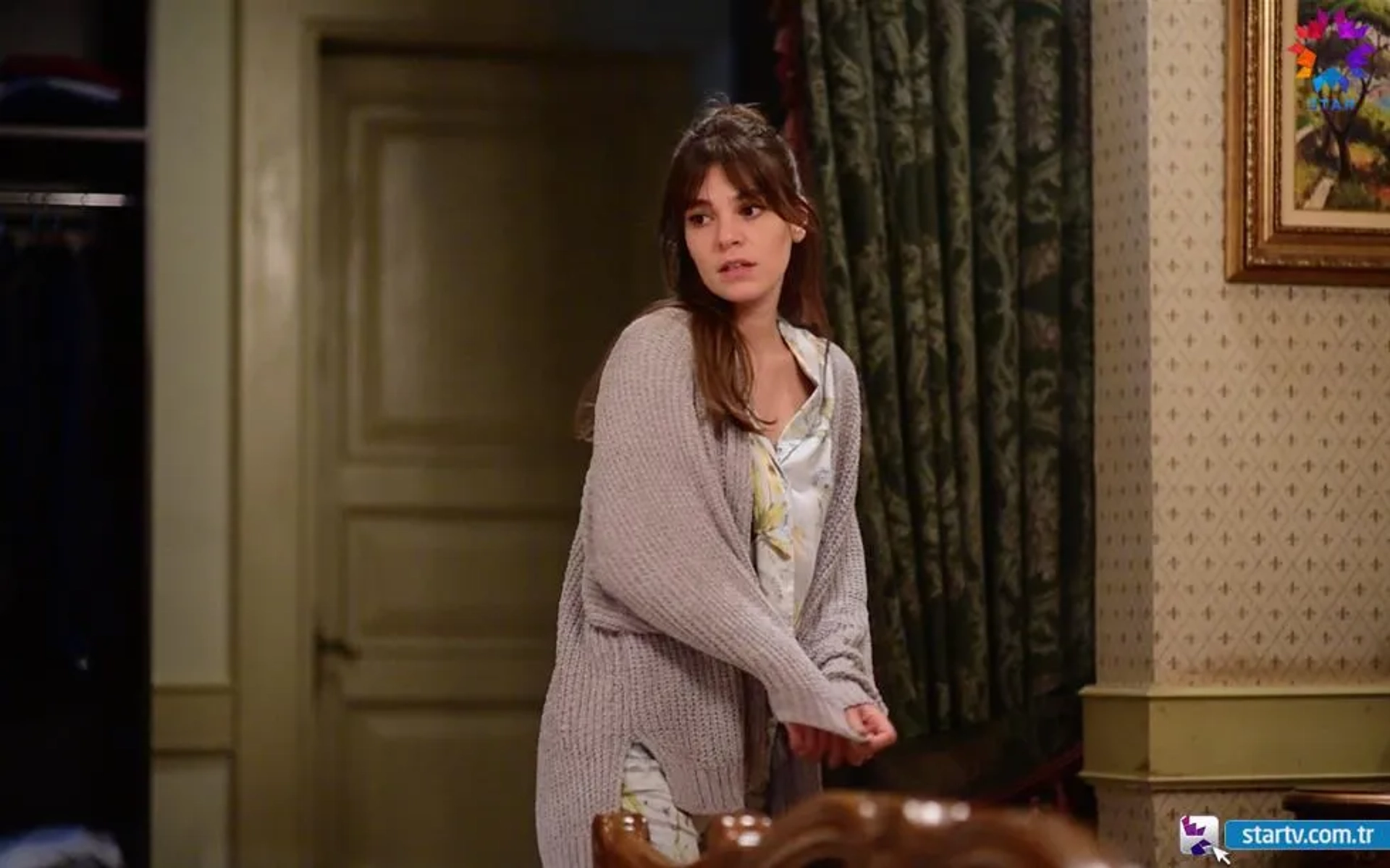 Asli Enver in Istanbullu Gelin (2017)