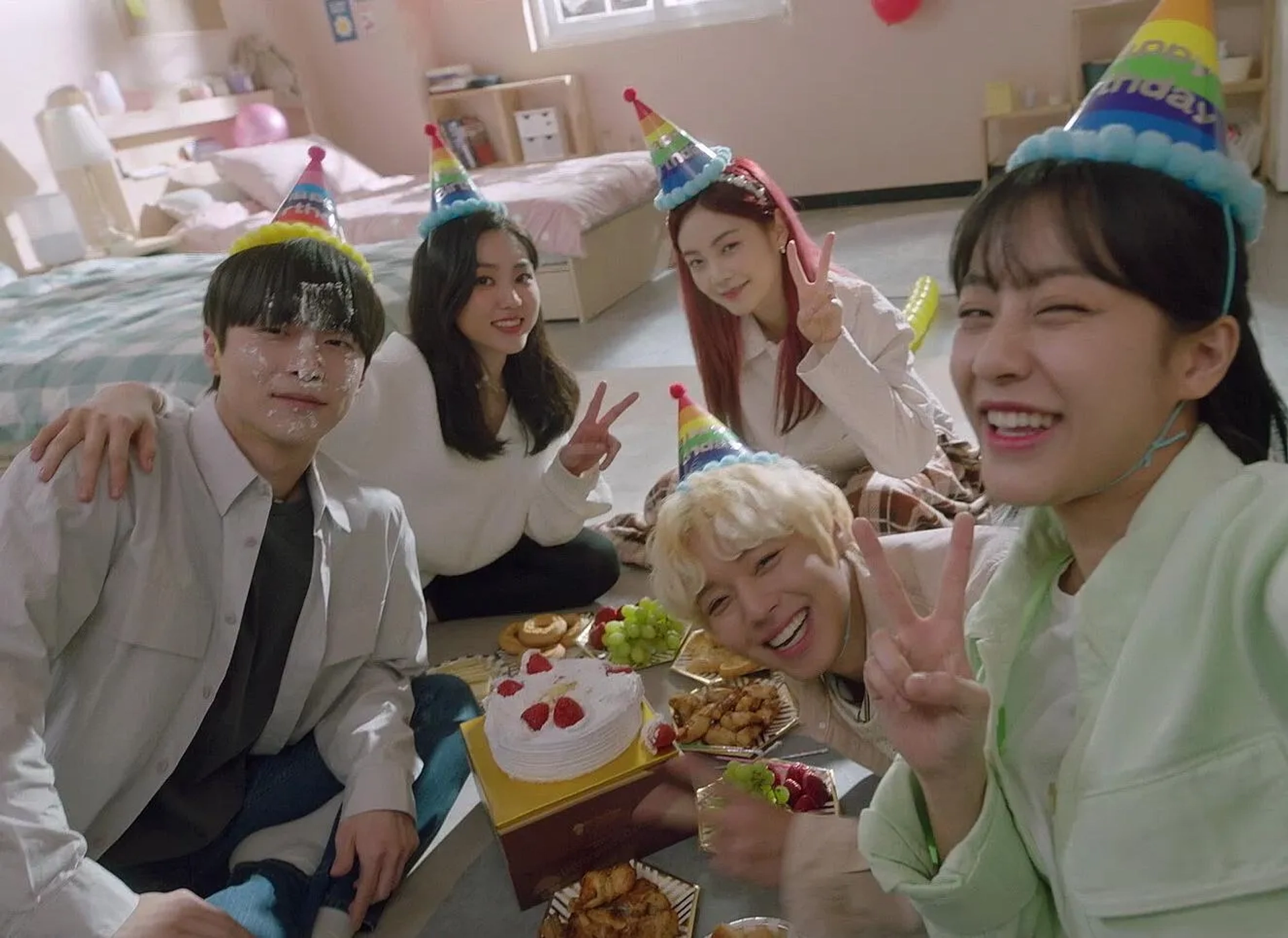 Eun-Bin Kwon, Bae In-Hyuk, Woo Da-Vi, Min Ah Kang, and Ji-Hoon Park in At A Distance, Spring Is Green (2021)