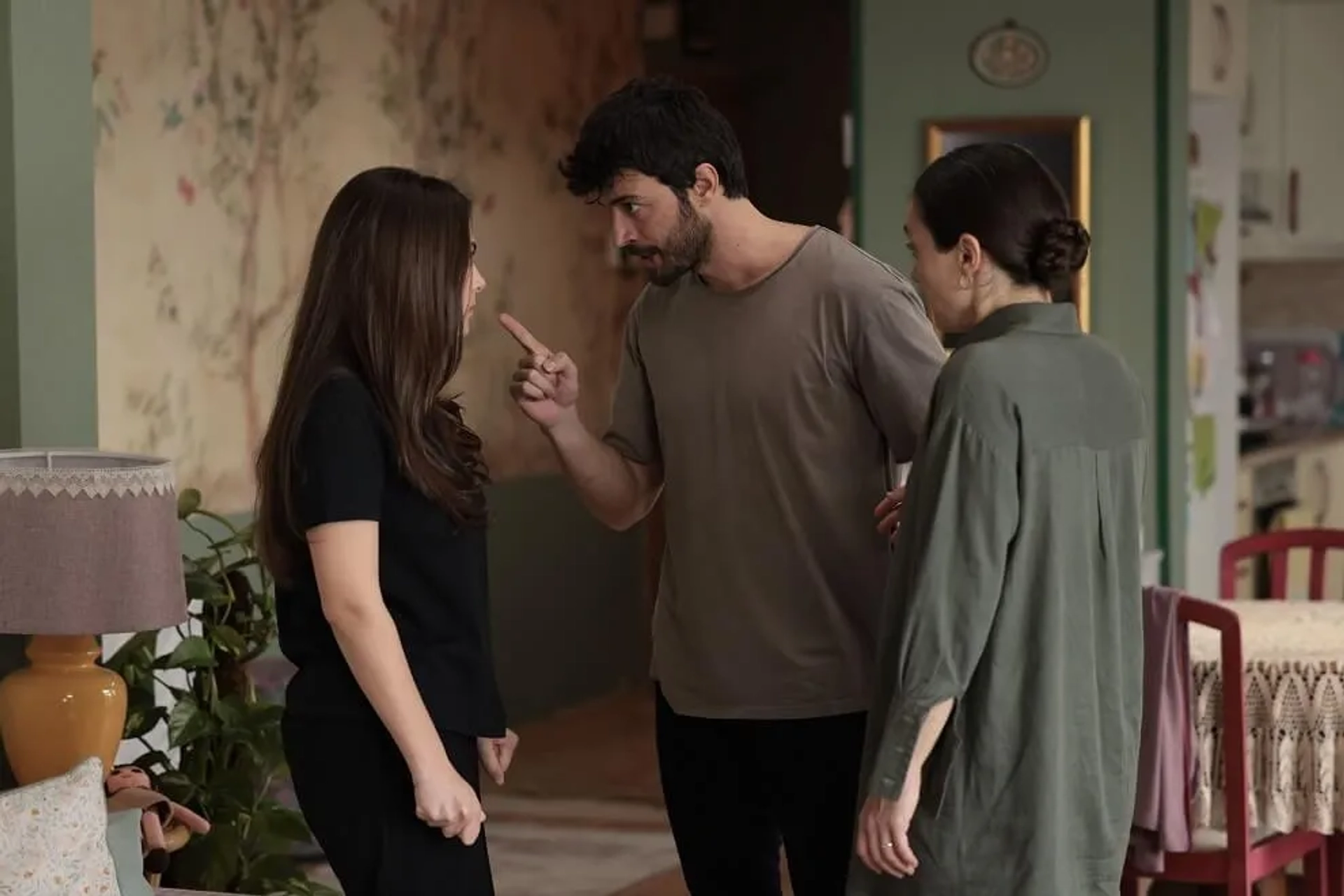 Merve Dizdar, Emre Taskiran, and Çagla Naz Kargi in Ömer (2023)