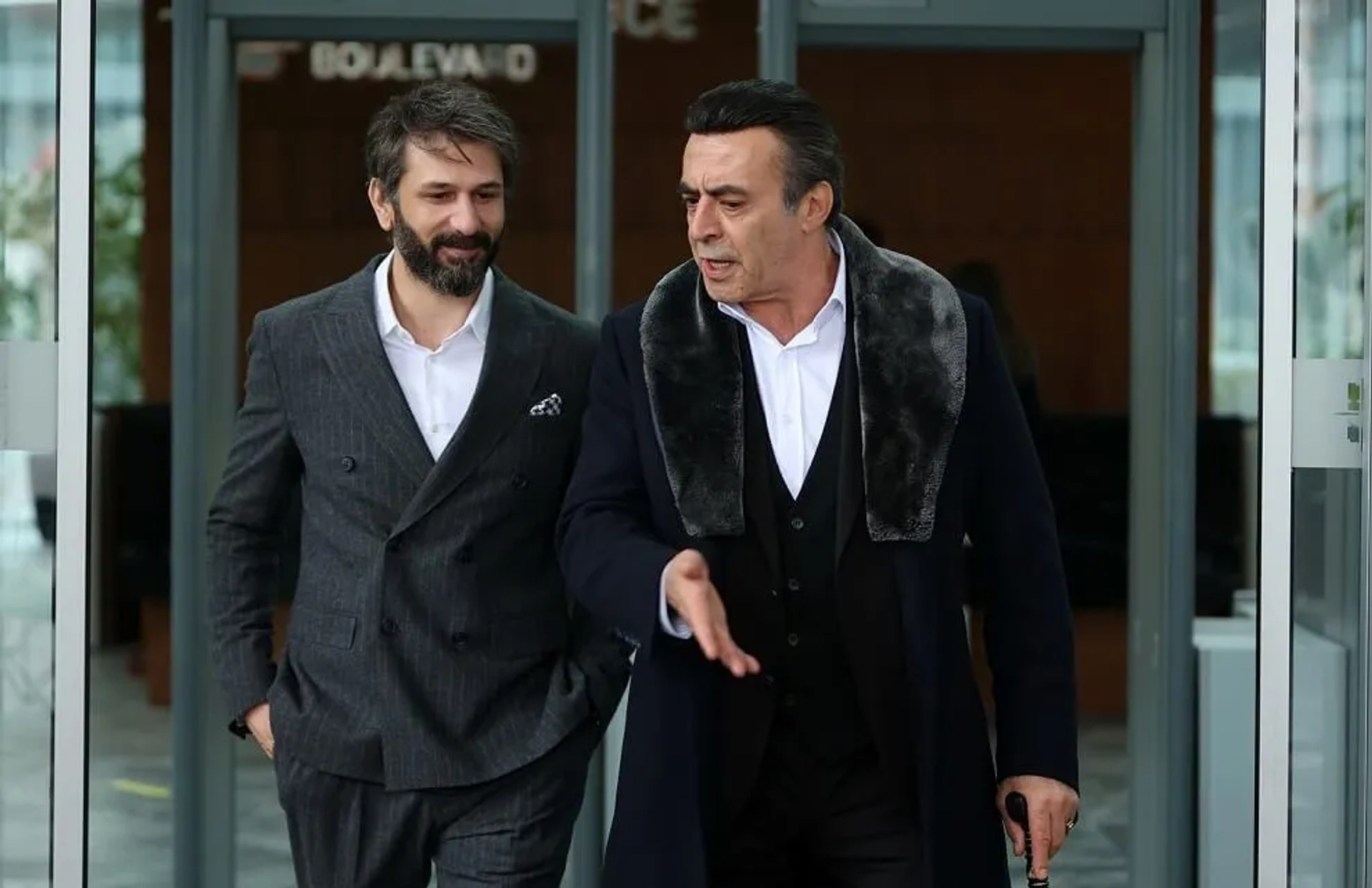 Levent Ülgen and Ushan Çakir in The Family (2023)