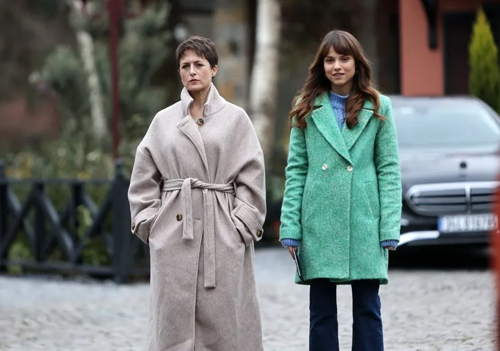 Ipek Çiçek and Canan Erguder in The Family (2023)