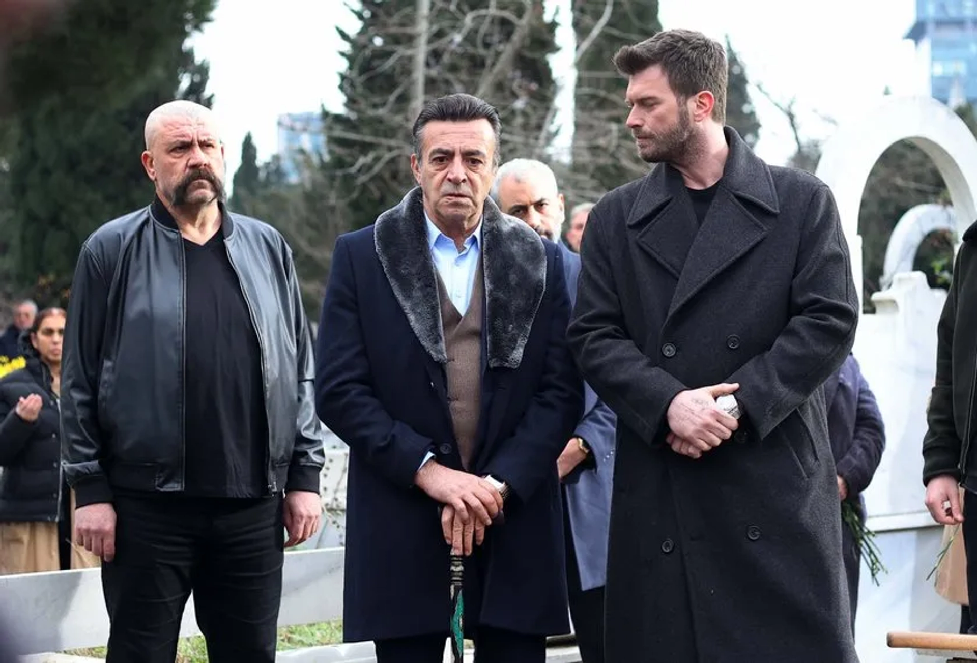 Levent Ülgen and Kivanç Tatlitug in The Family (2023)