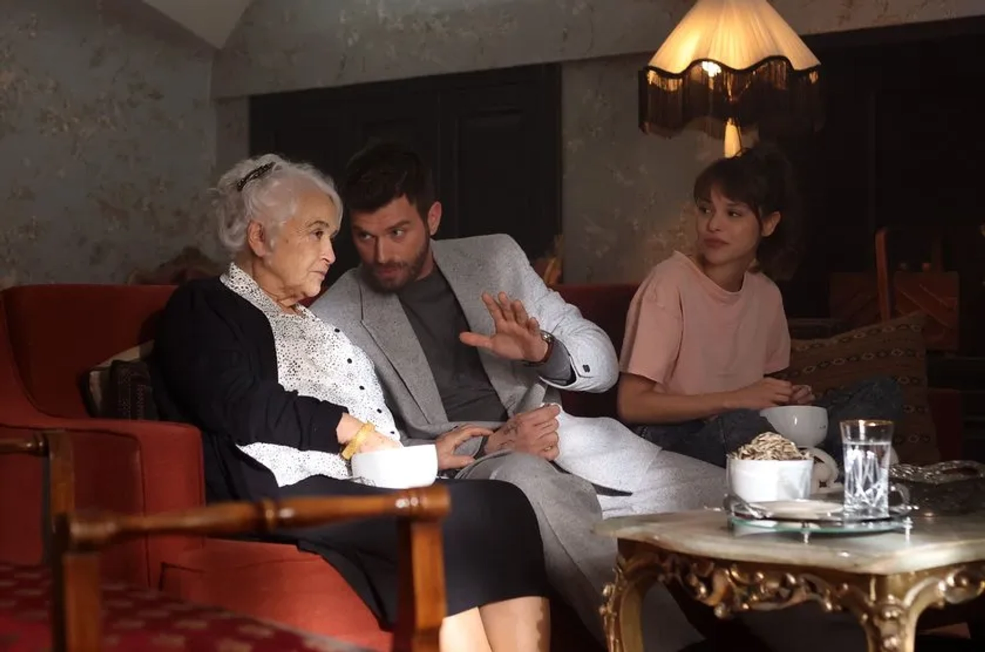 Ipek Çiçek, Emel Göksu, and Kivanç Tatlitug in The Family (2023)