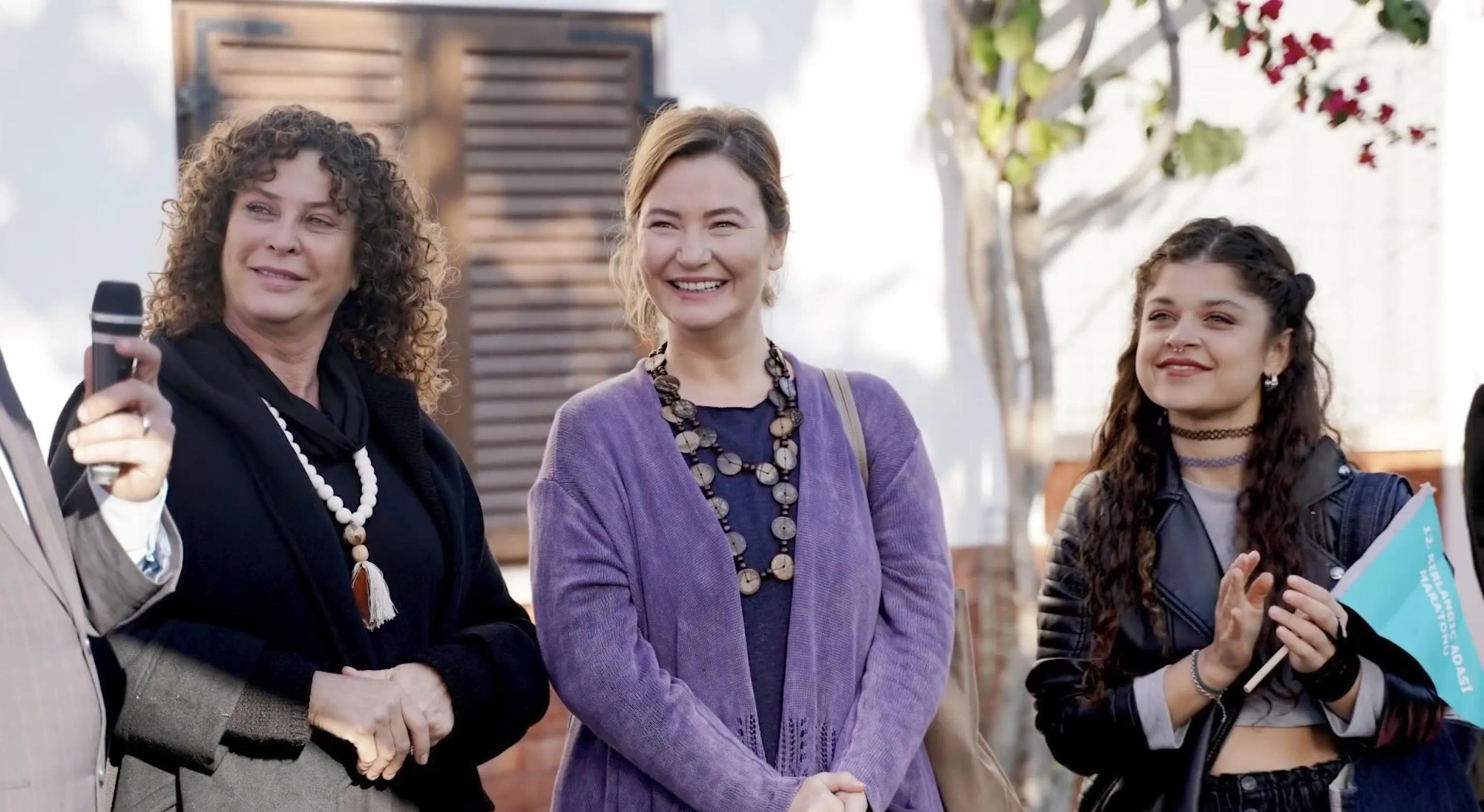 Eylül Ersöz, Ipek Tenolcay, and Nihan Büyükagaç in Be My Sunshine (2021)