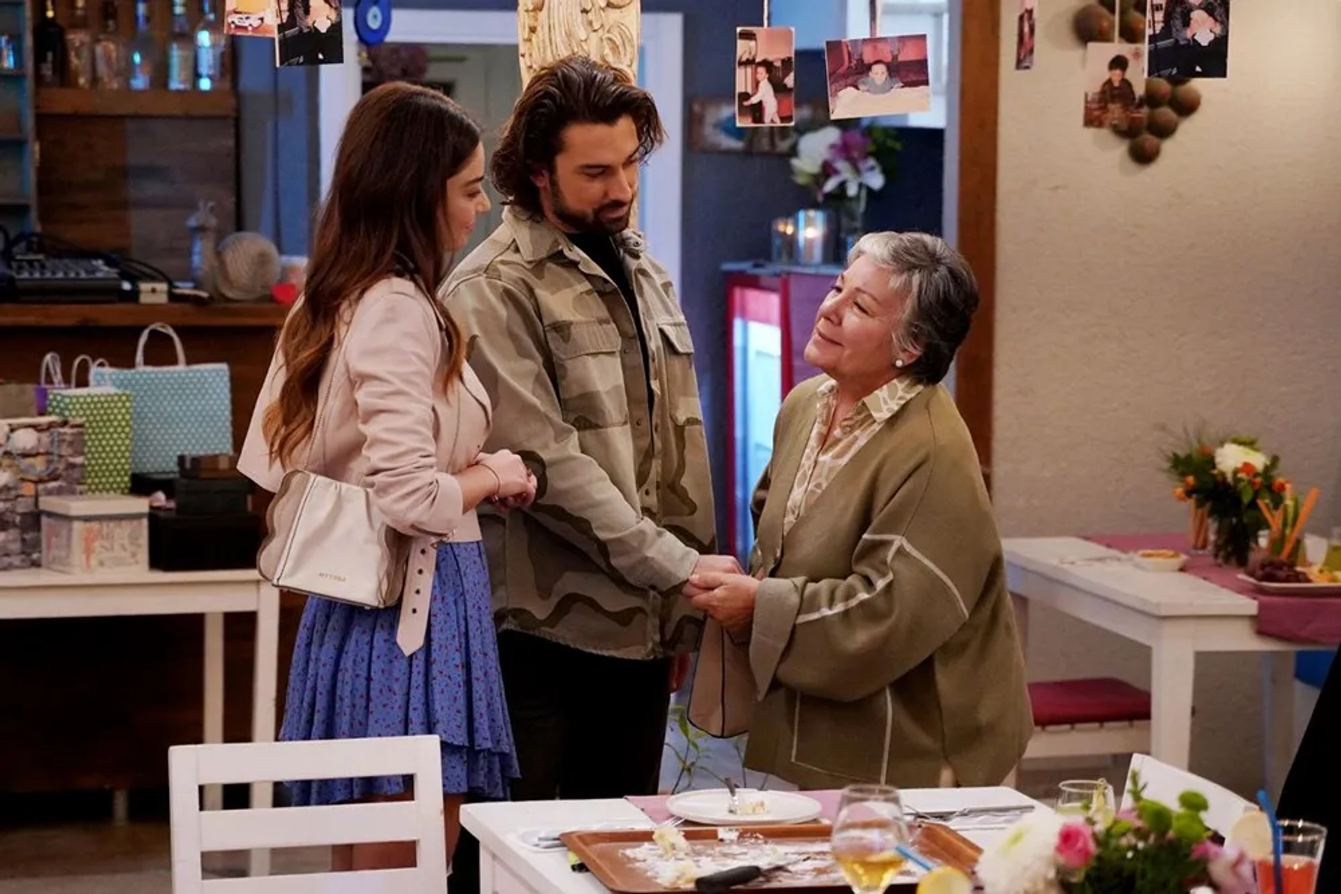 Bedia Ener, Ayça Aysin Turan, and Alp Navruz in Be My Sunshine (2021)