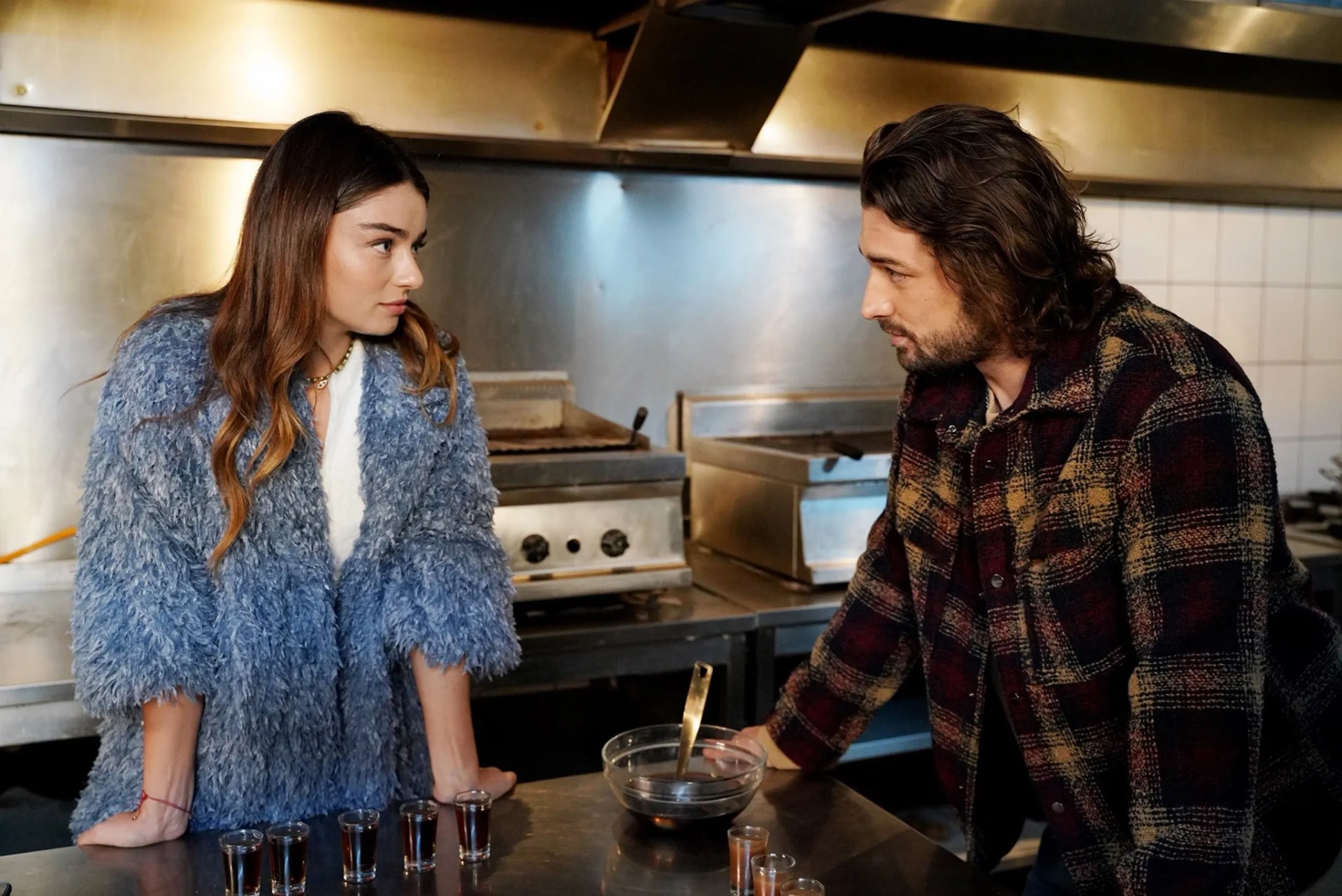 Ayça Aysin Turan and Alp Navruz in Be My Sunshine (2021)