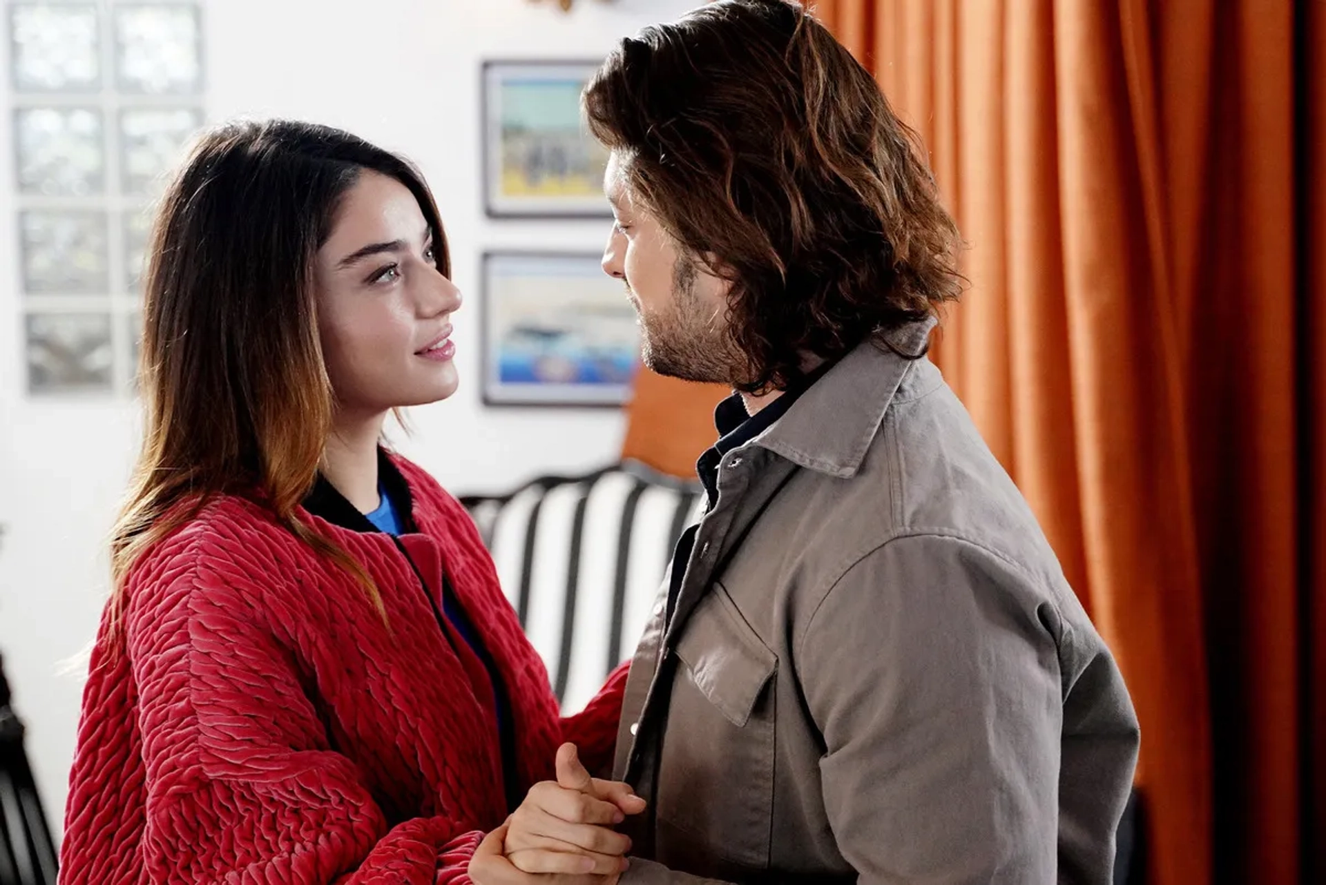 Ayça Aysin Turan and Alp Navruz in Be My Sunshine (2021)