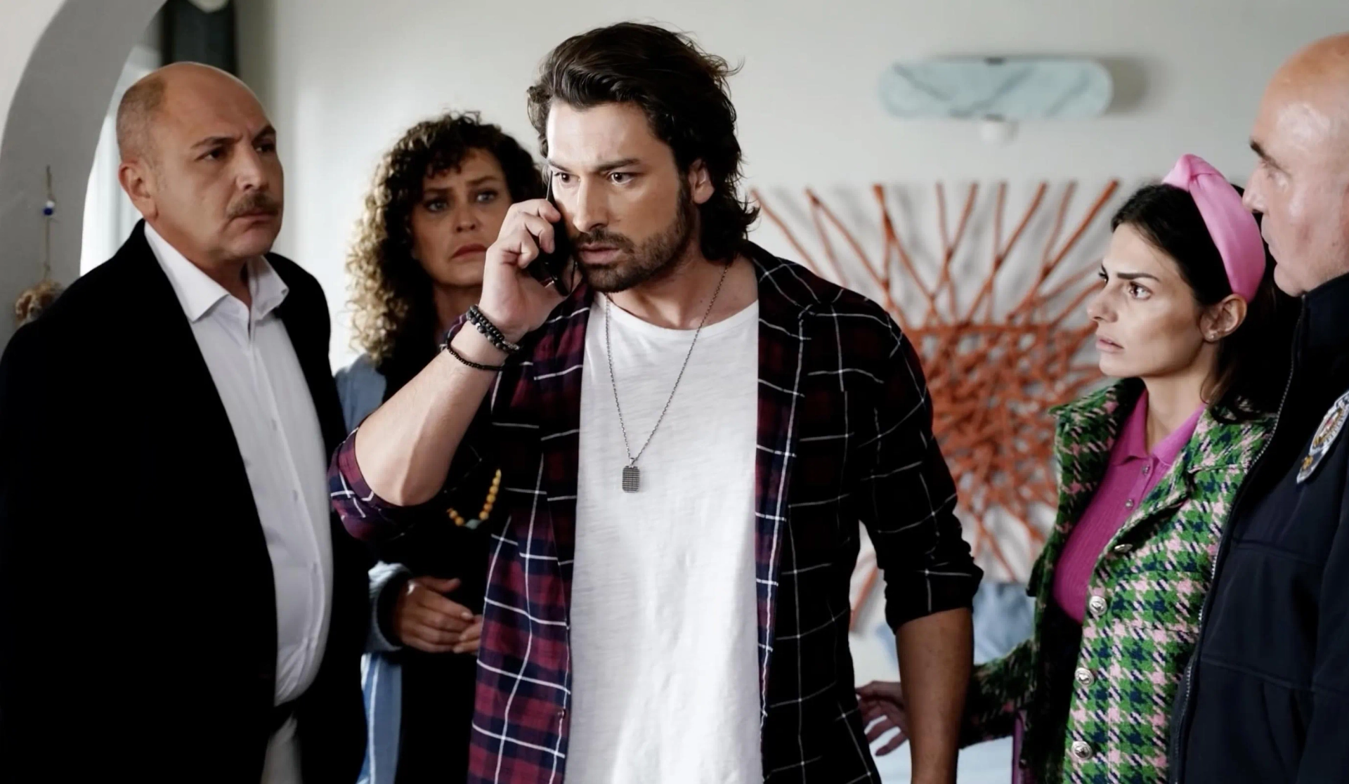 Ipek Tenolcay, Özge Demirtel, Ilkay Akdagli, and Alp Navruz in Be My Sunshine (2021)