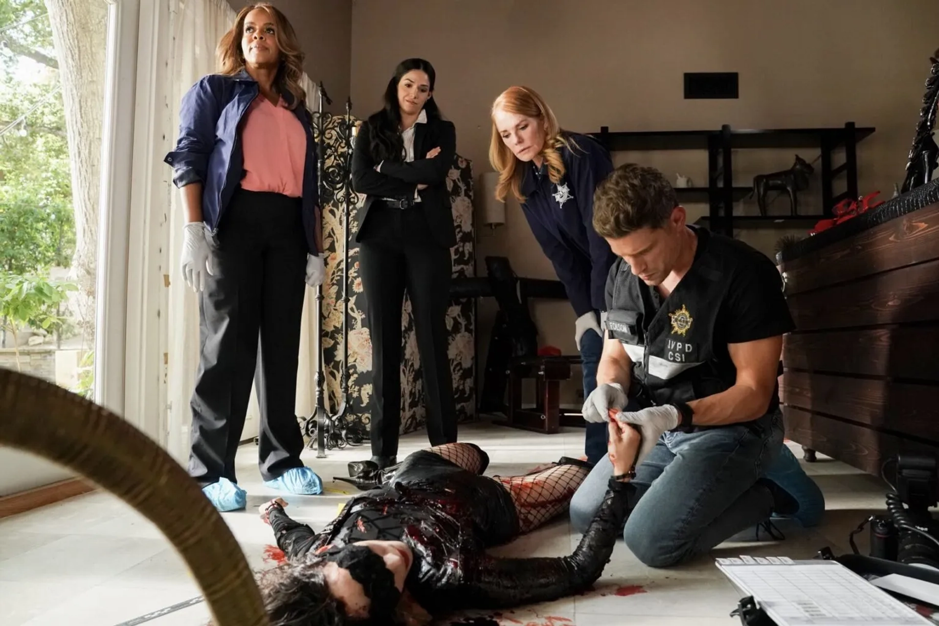 Marg Helgenberger, Devyn LaBella, Paula Newsome, Matt Lauria, and Ariana Guerra in CSI: Vegas (2021)