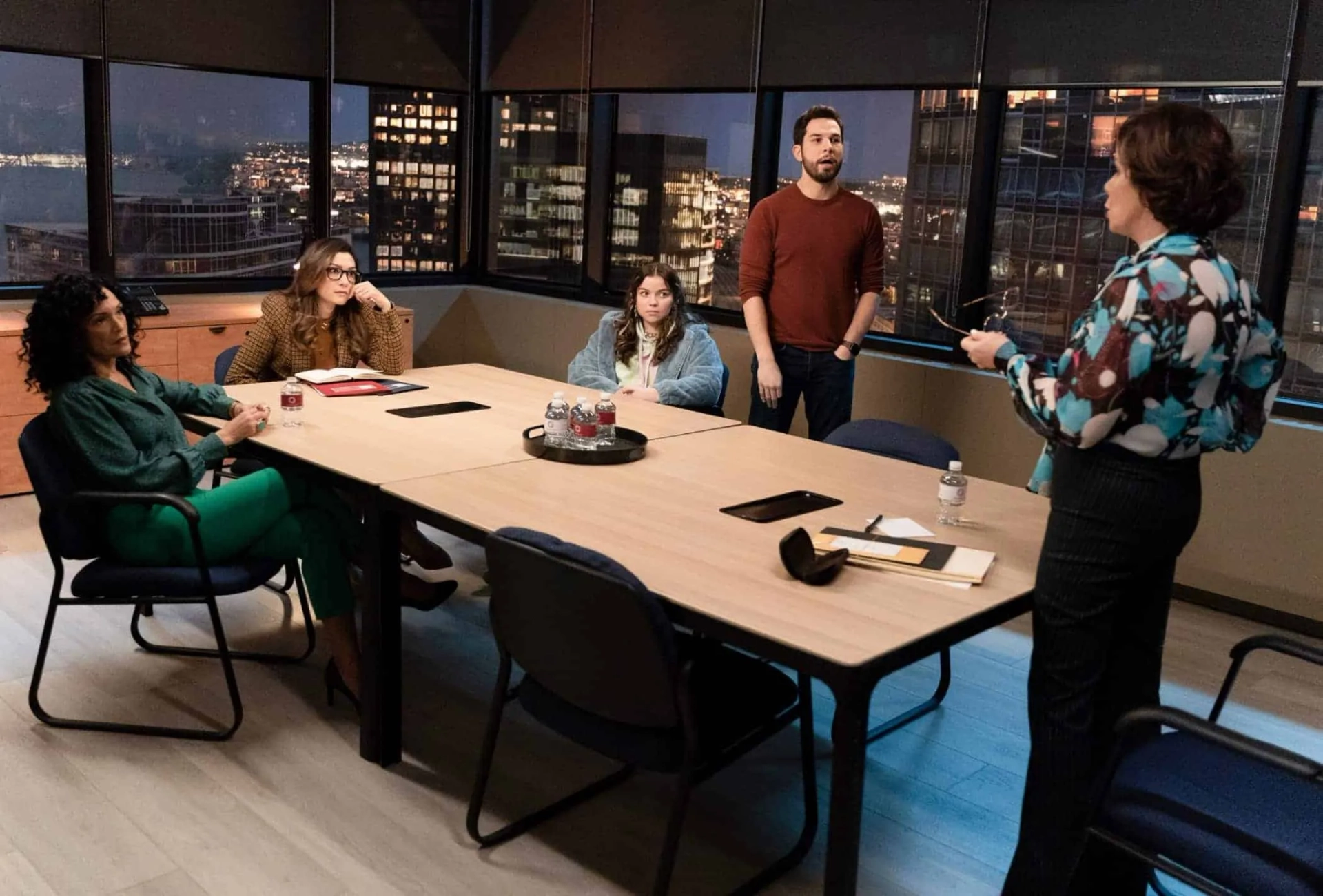 Marcia Gay Harden, Rosa Arredondo, Skylar Astin, Genea Charpentier, and Inga Schlingmann in So Help Me Todd (2022)