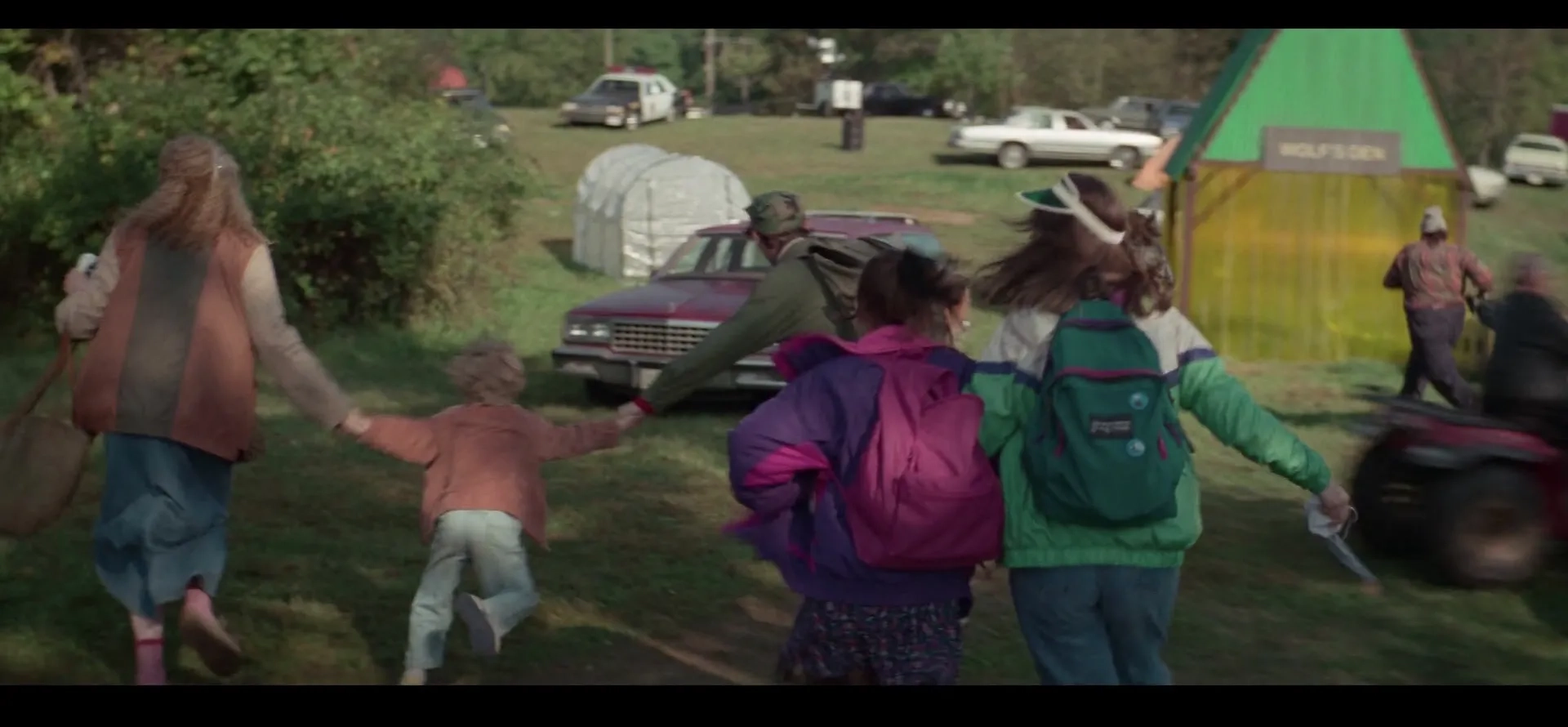 May Nivola, Henry Moore, Greta Gerwig, Adam Driver, and Raffey Cassidy in White Noise (2022)