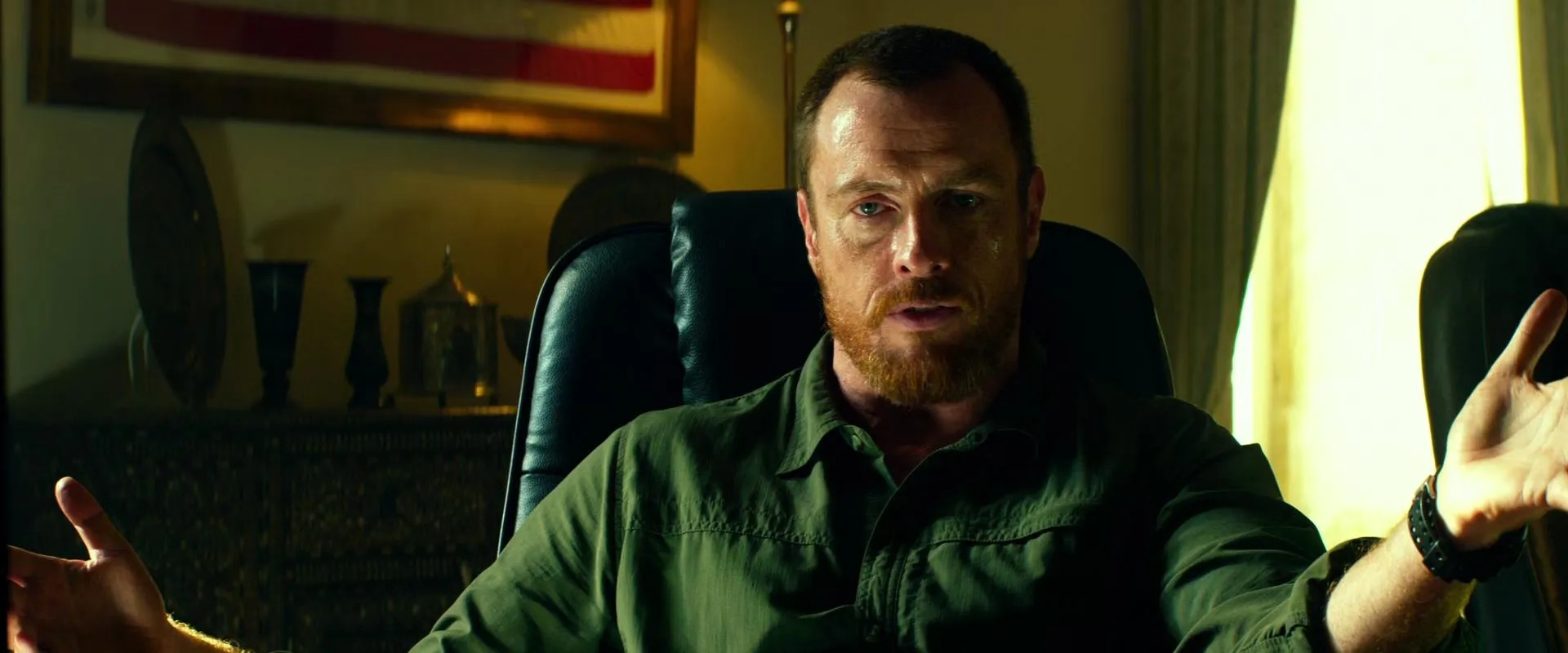 Toby Stephens in 13 Hours (2016)